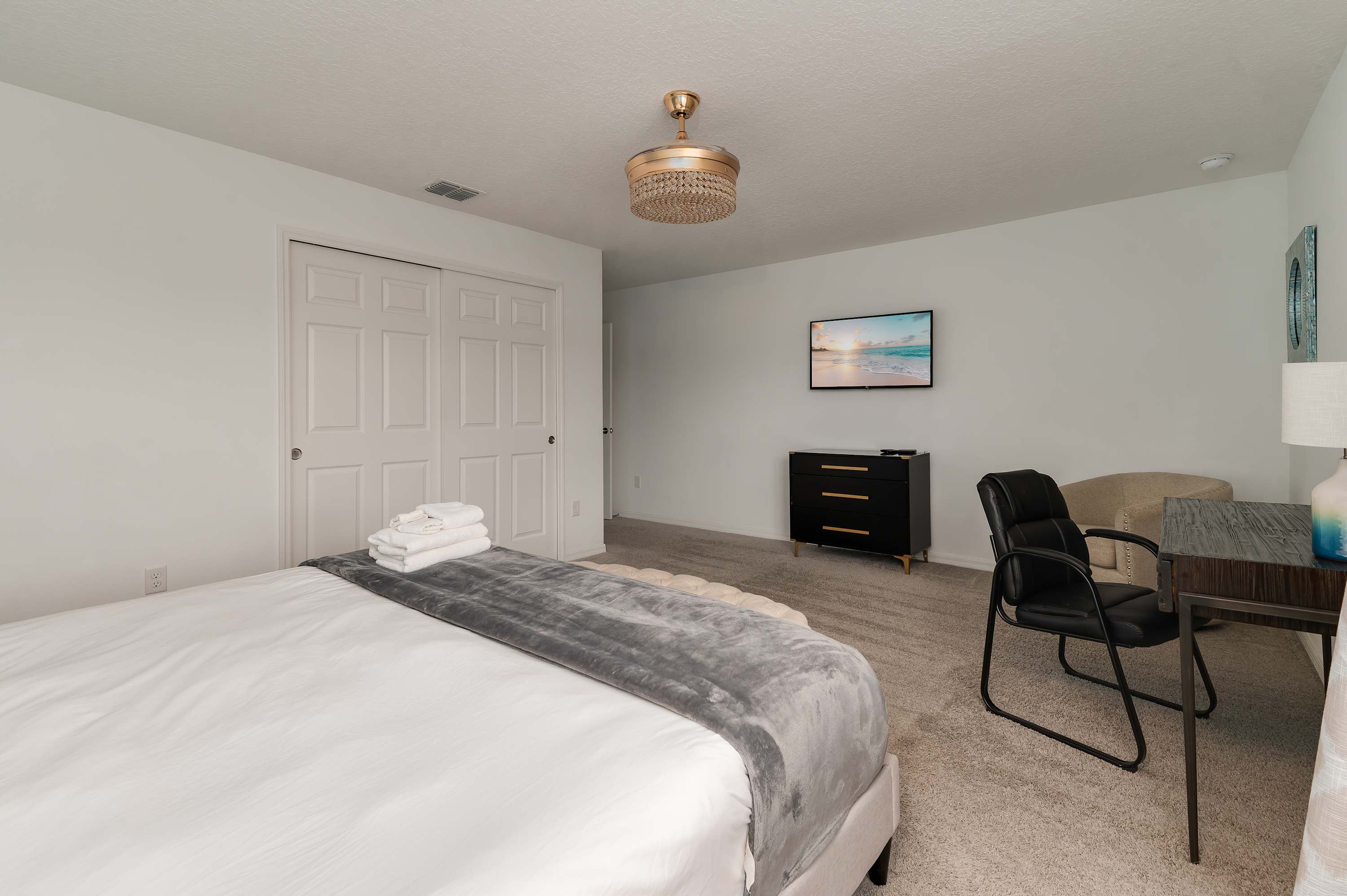 8BR retreat w/ game room, pool & hot tub