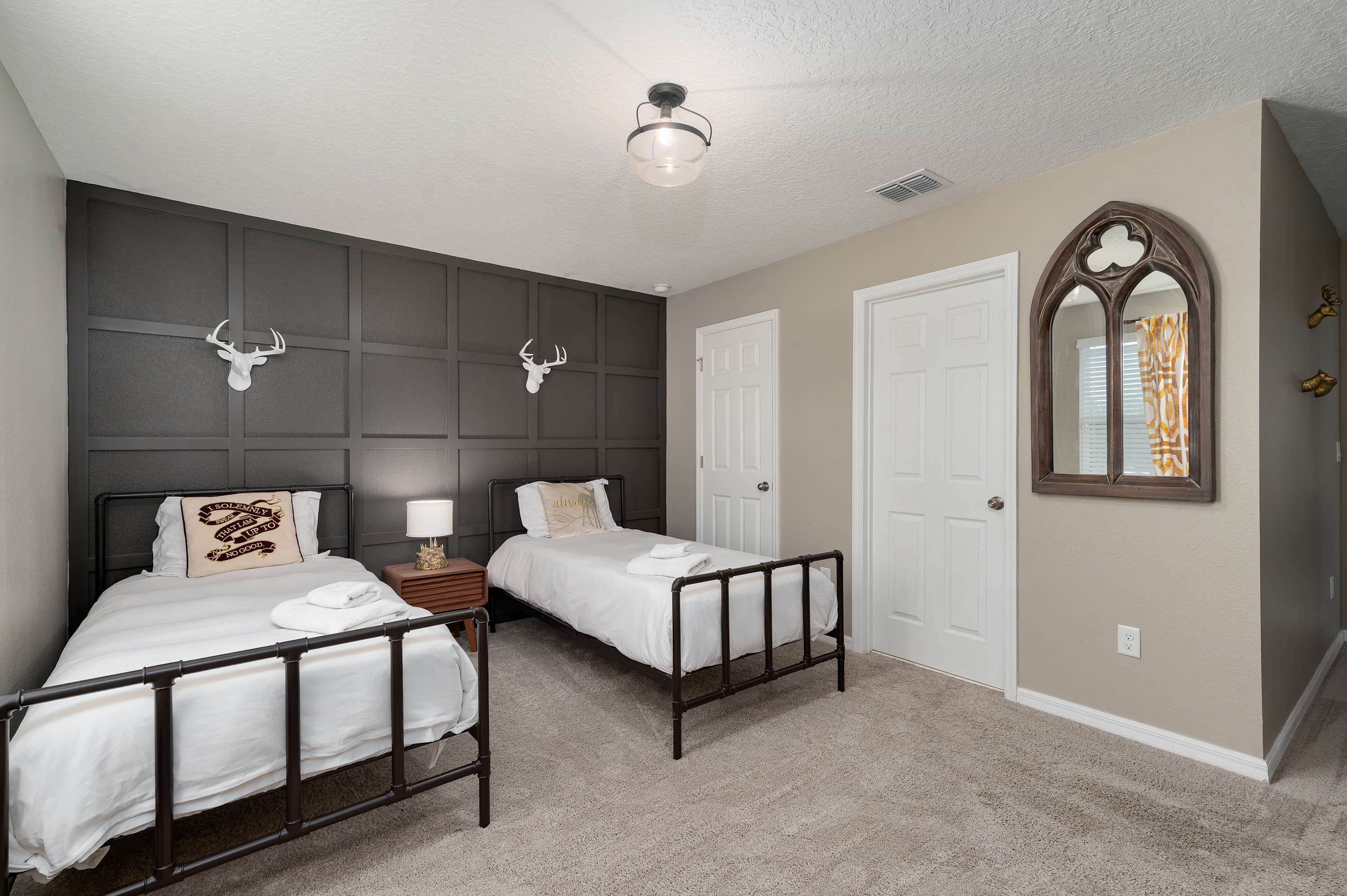 8BR retreat w/ game room, pool & hot tub