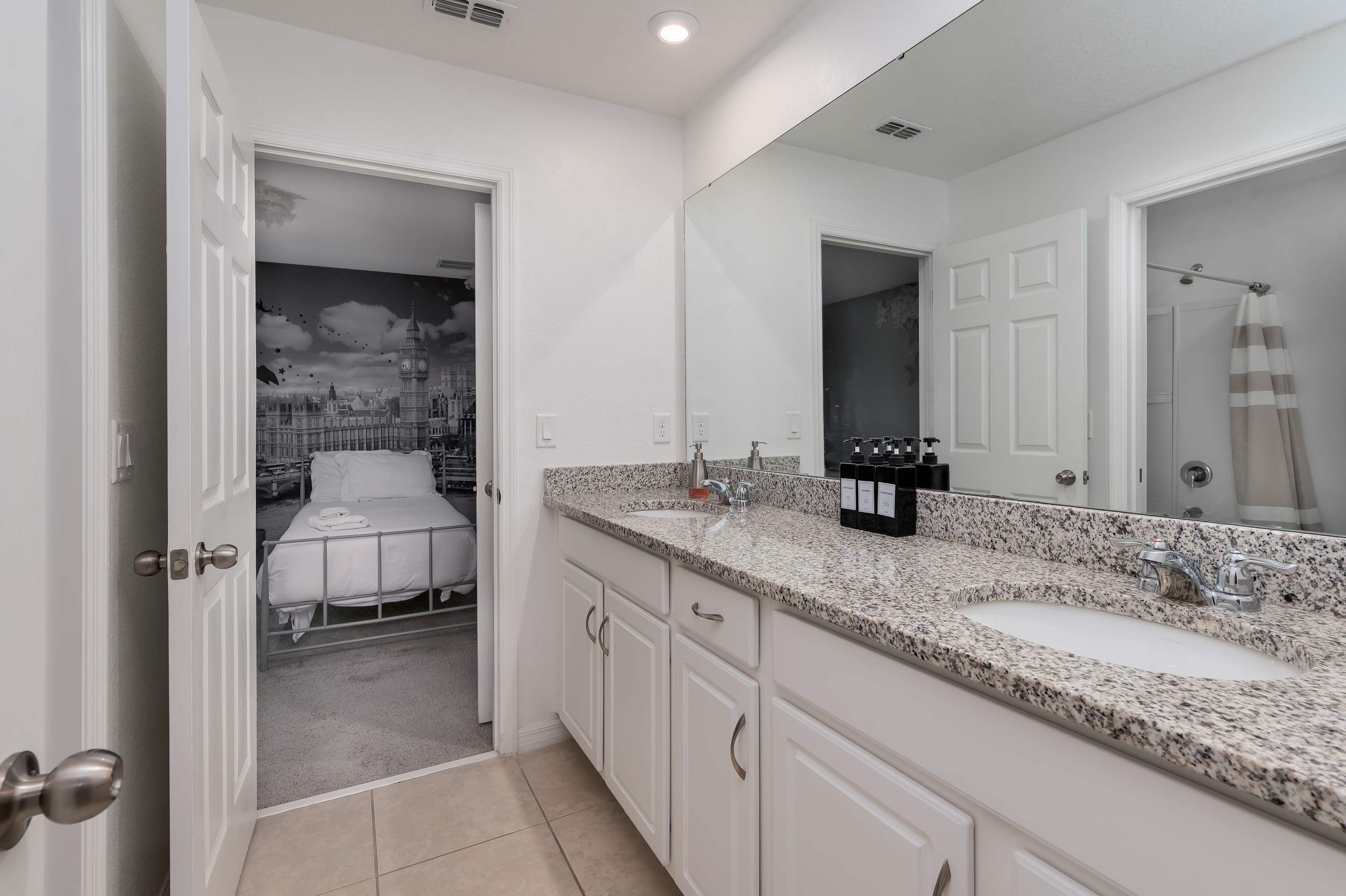 8BR retreat w/ game room, pool & hot tub