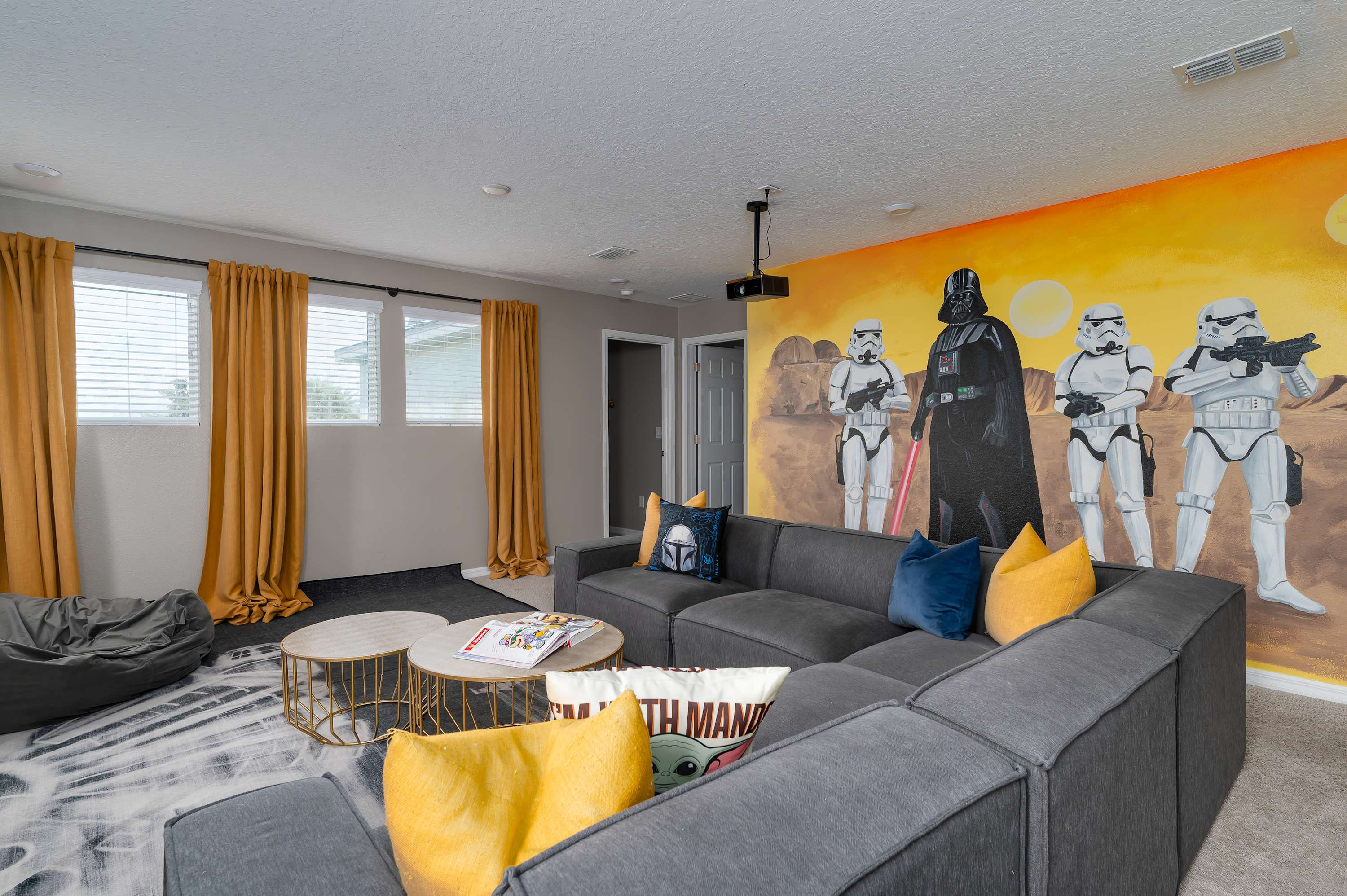8BR retreat w/ game room, pool & hot tub