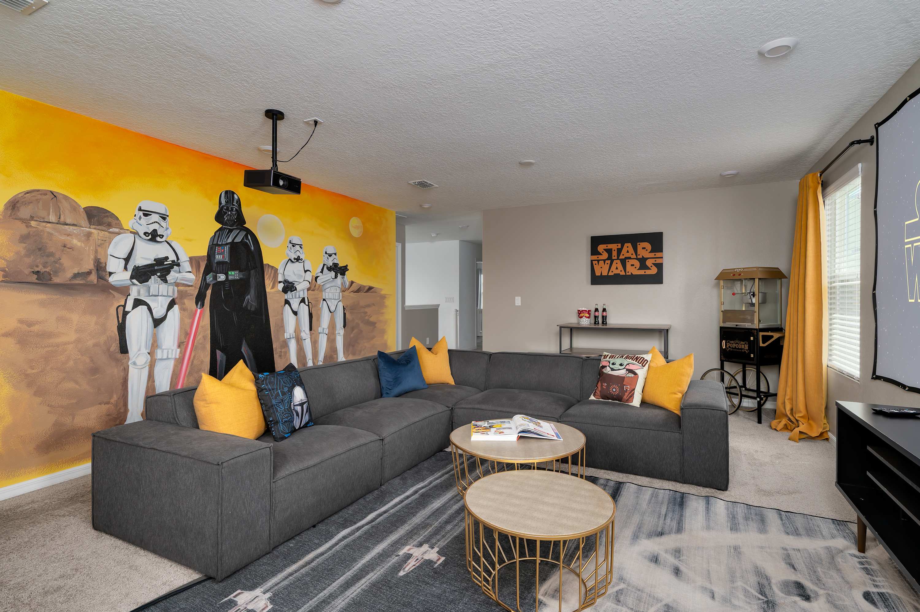 8BR retreat w/ game room, pool & hot tub
