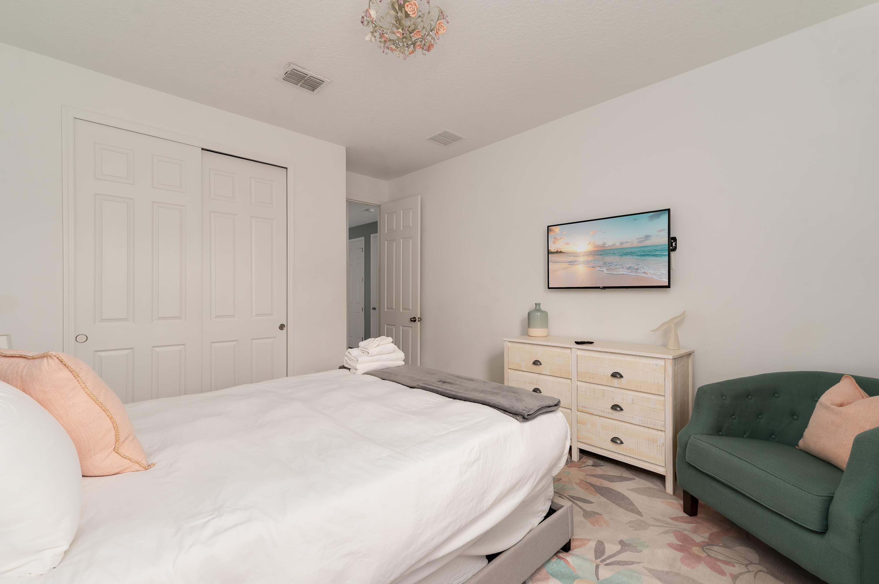 8BR retreat w/ game room, pool & hot tub