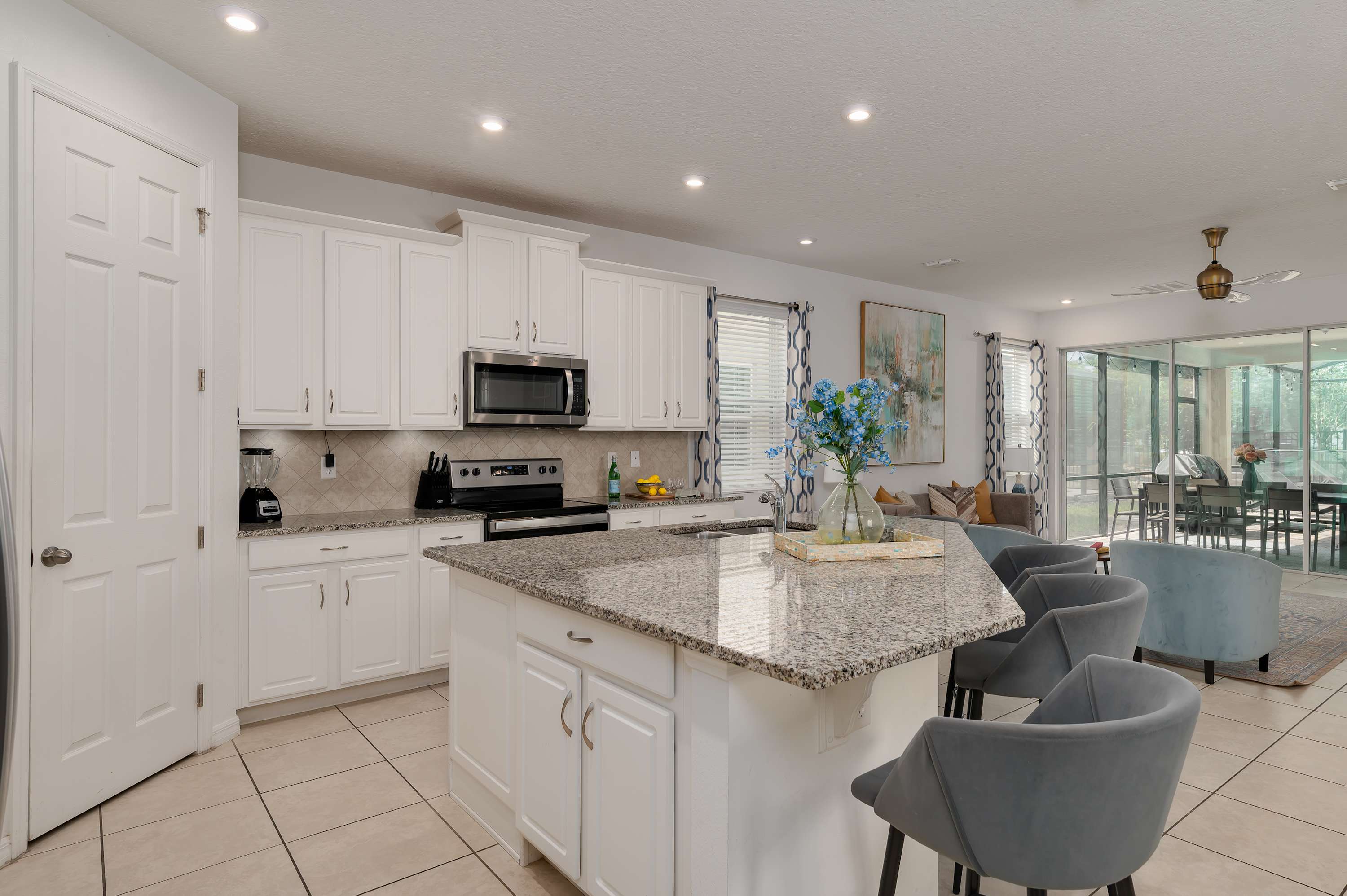 8BR retreat w/ game room, pool & hot tub