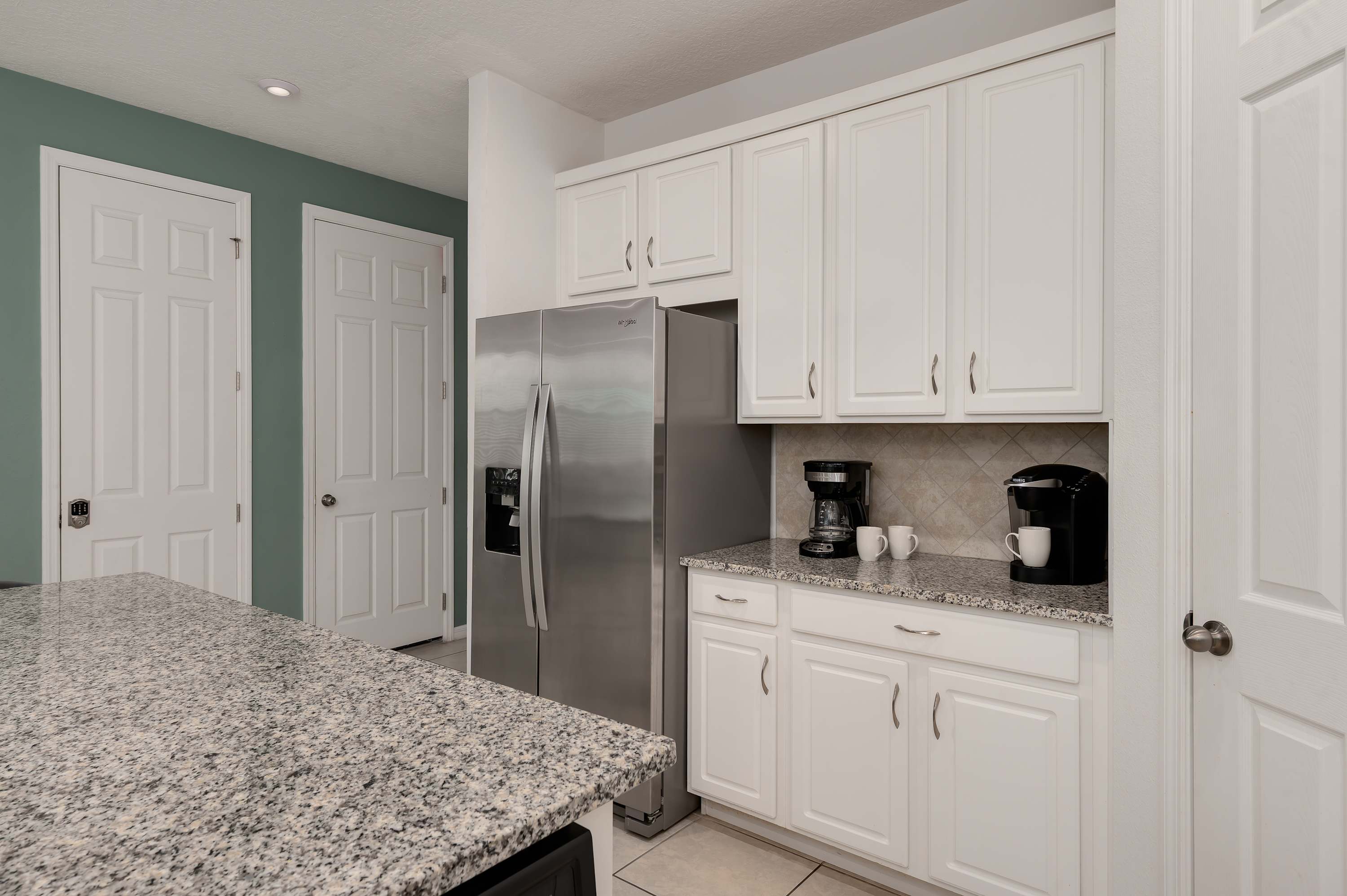 8BR retreat w/ game room, pool & hot tub
