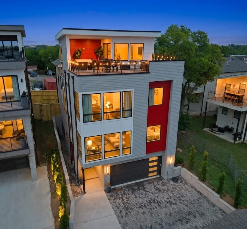 Elevated Luxury •  Skyline Views Near Broadway