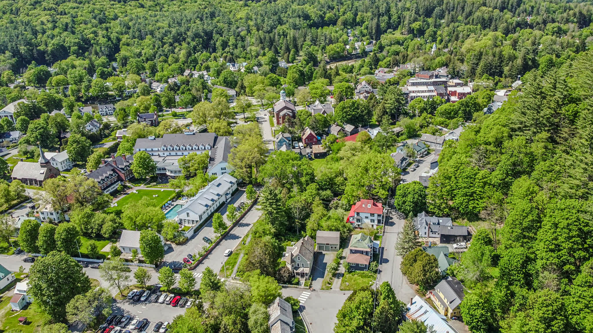 Beautiful Village of Woodstock home near the Inn