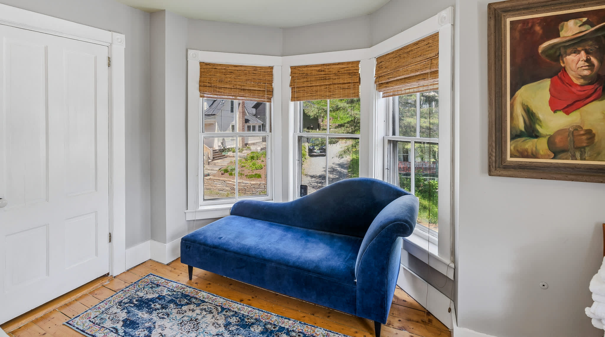 Beautiful Village of Woodstock home near the Inn