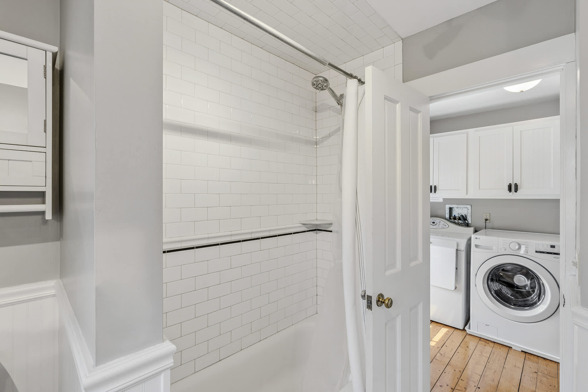 Beautiful Village of Woodstock home near the Inn