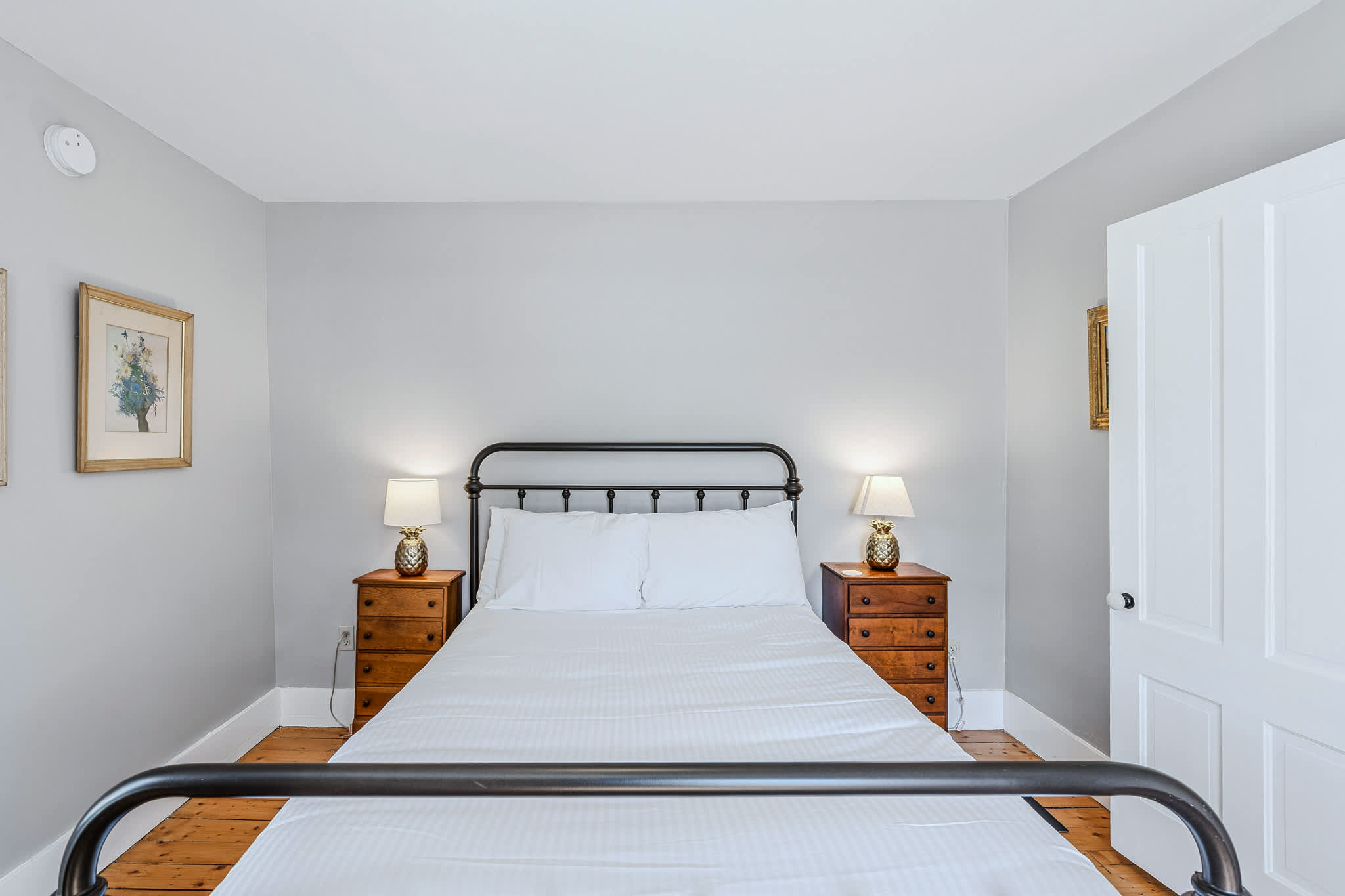 Beautiful Village of Woodstock home near the Inn