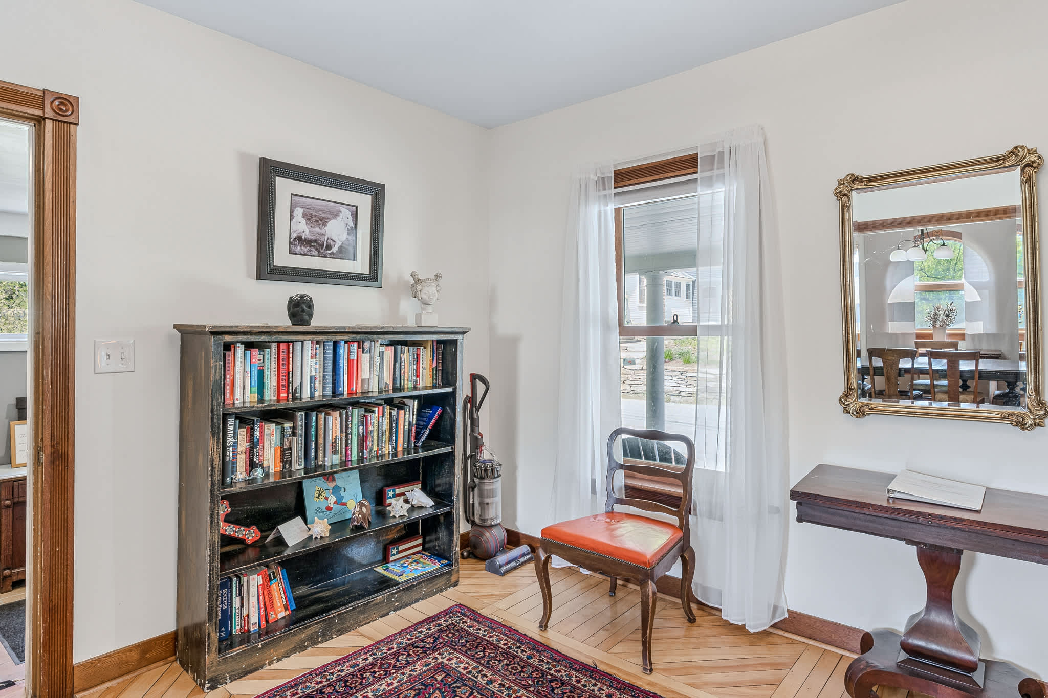 Beautiful Village of Woodstock home near the Inn