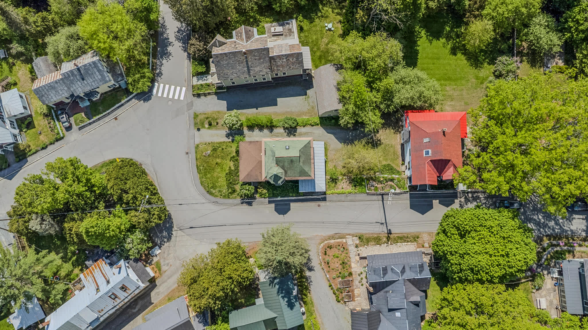 Beautiful Village of Woodstock home near the Inn