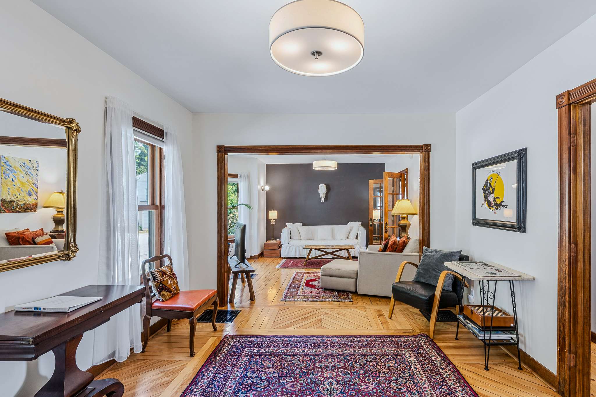 Beautiful Village of Woodstock home near the Inn