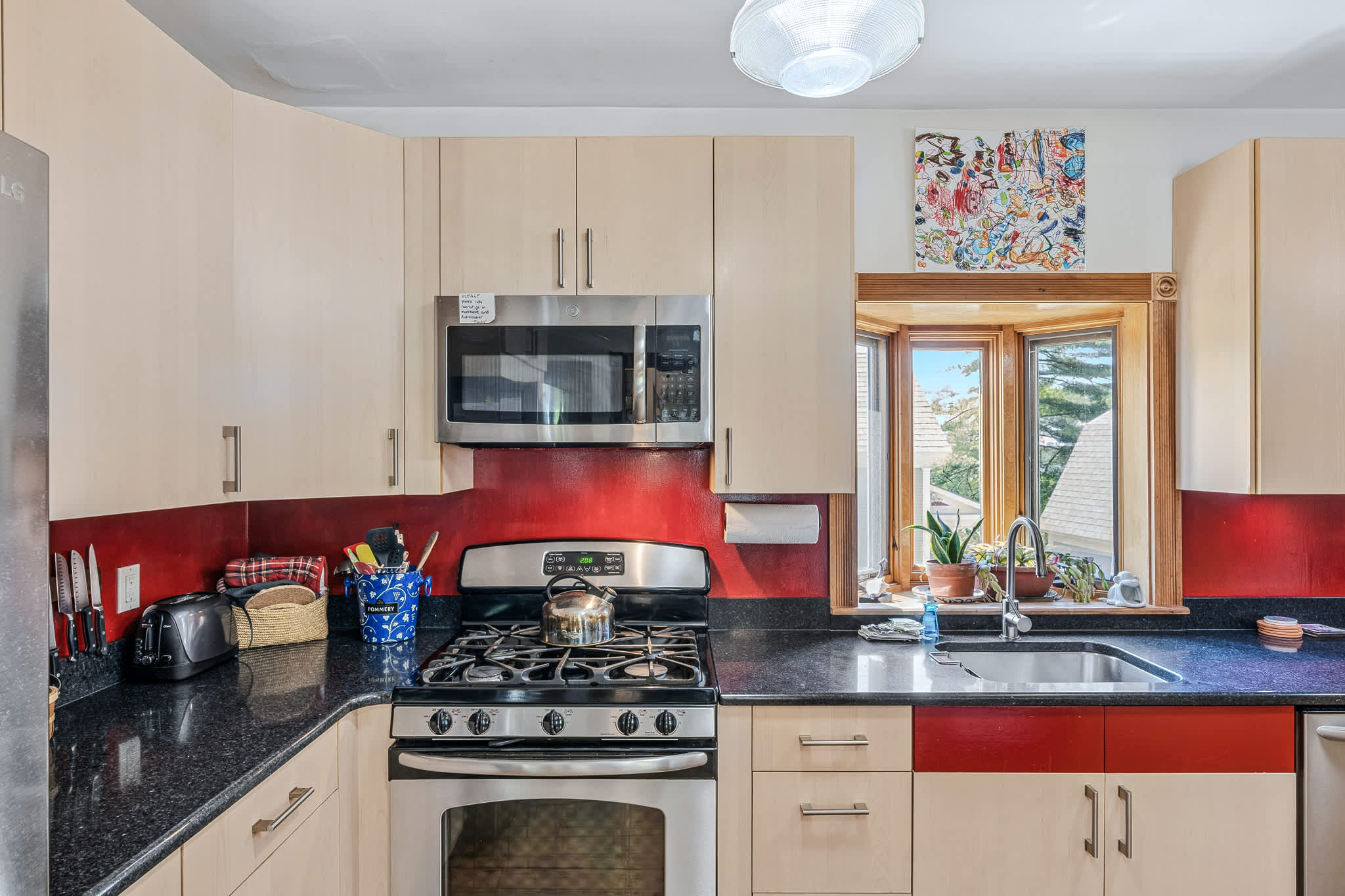 Beautiful Village of Woodstock home near the Inn