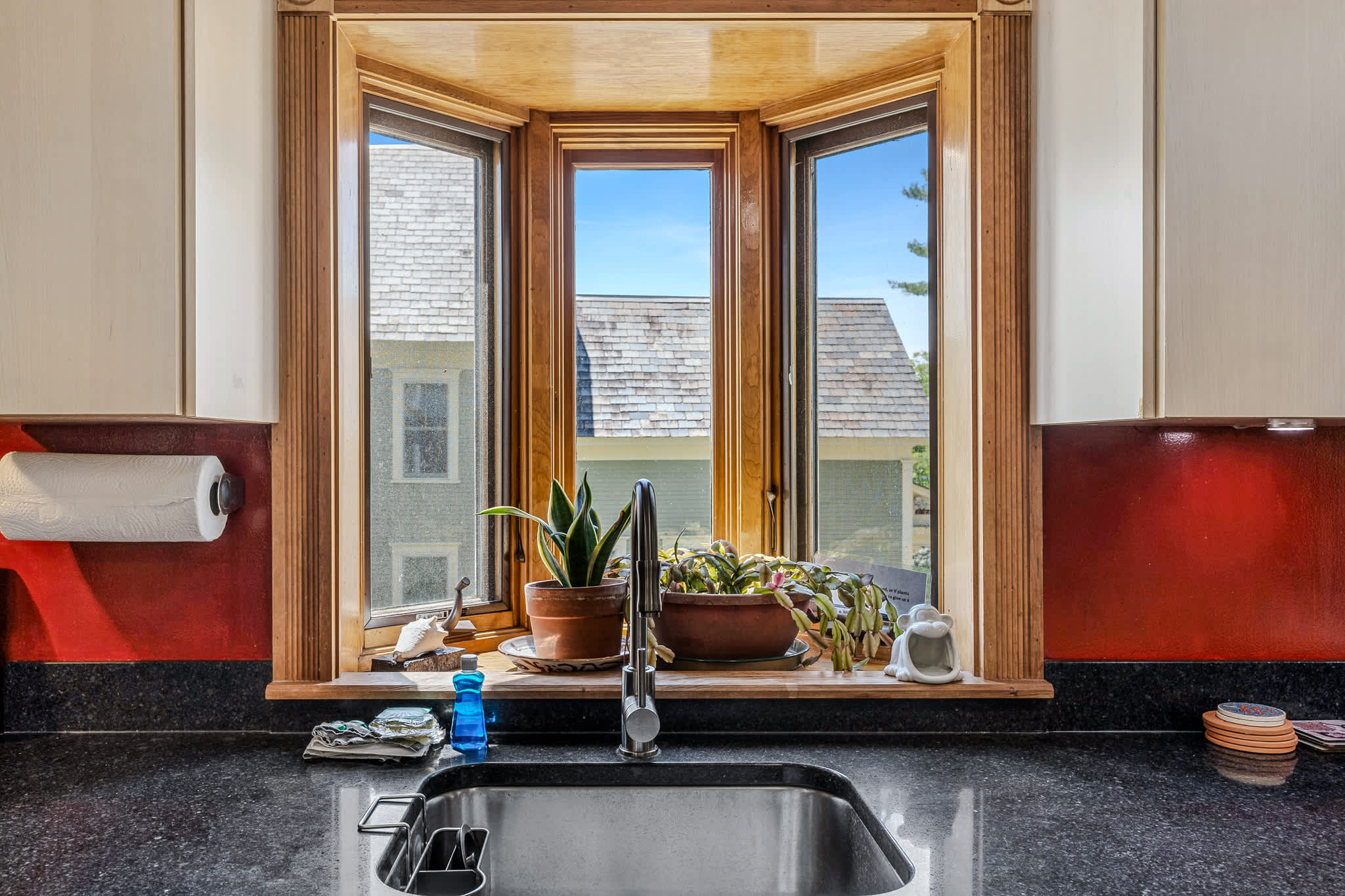 Beautiful Village of Woodstock home near the Inn