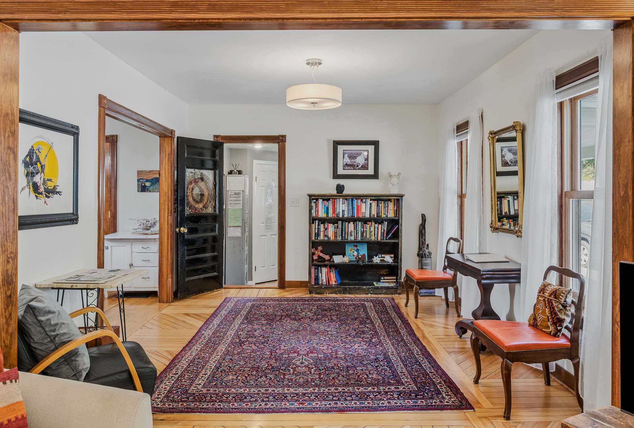 Beautiful Village of Woodstock home near the Inn