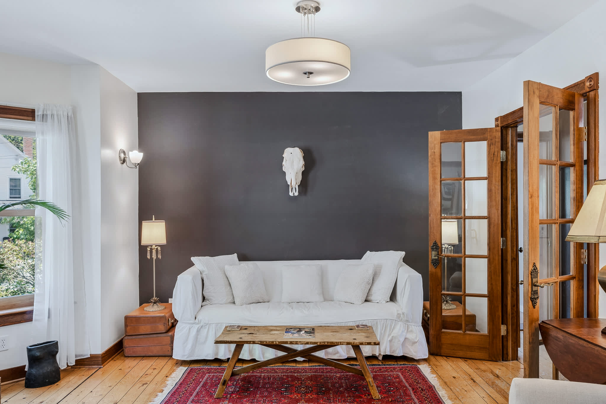 Beautiful Village of Woodstock home near the Inn