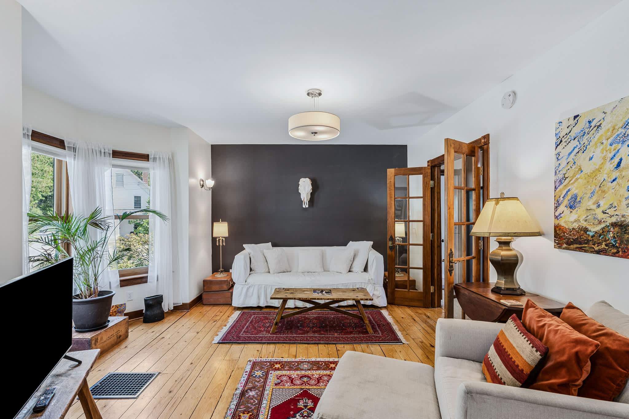 Beautiful Village of Woodstock home near the Inn
