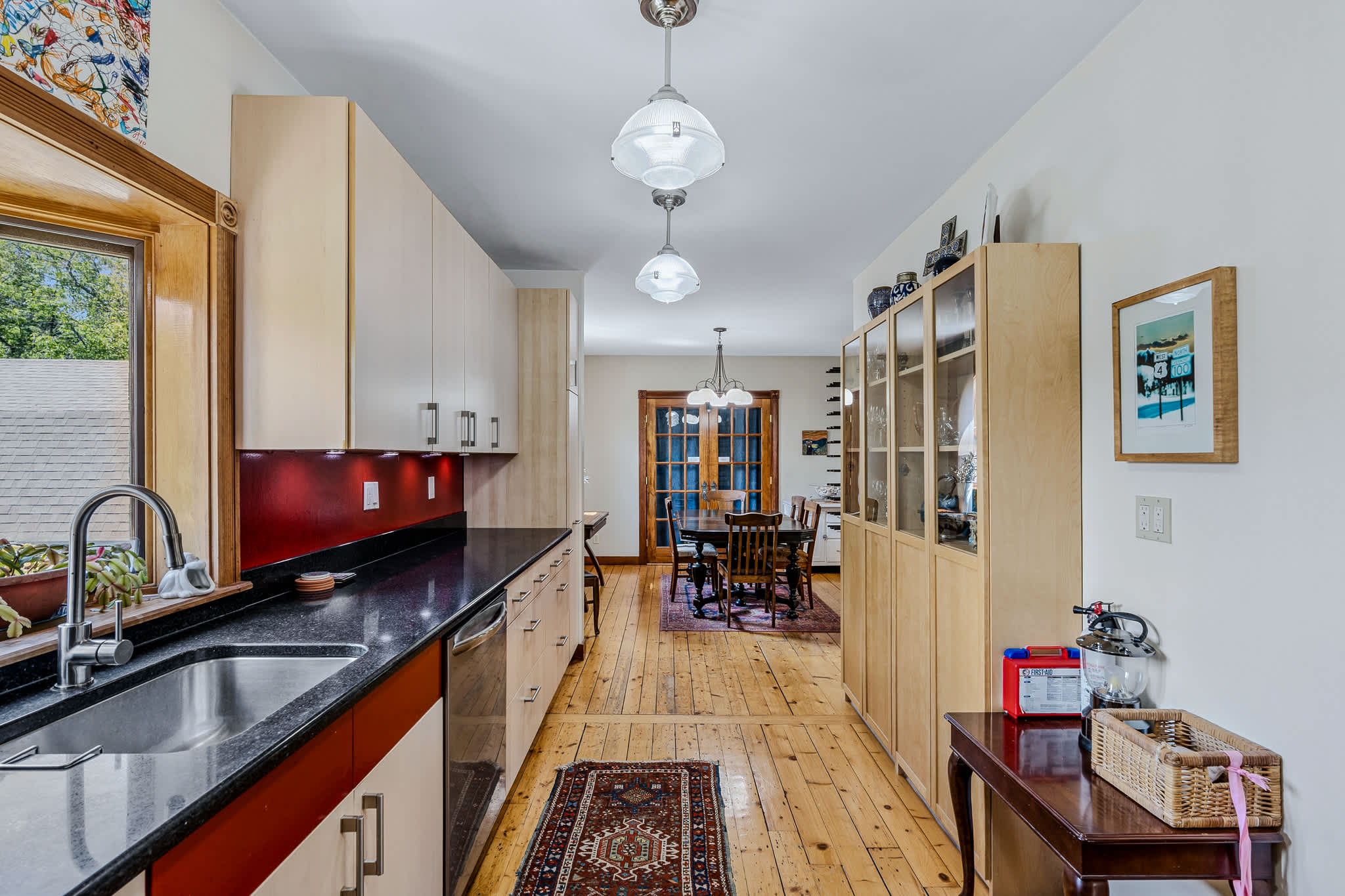 Beautiful Village of Woodstock home near the Inn