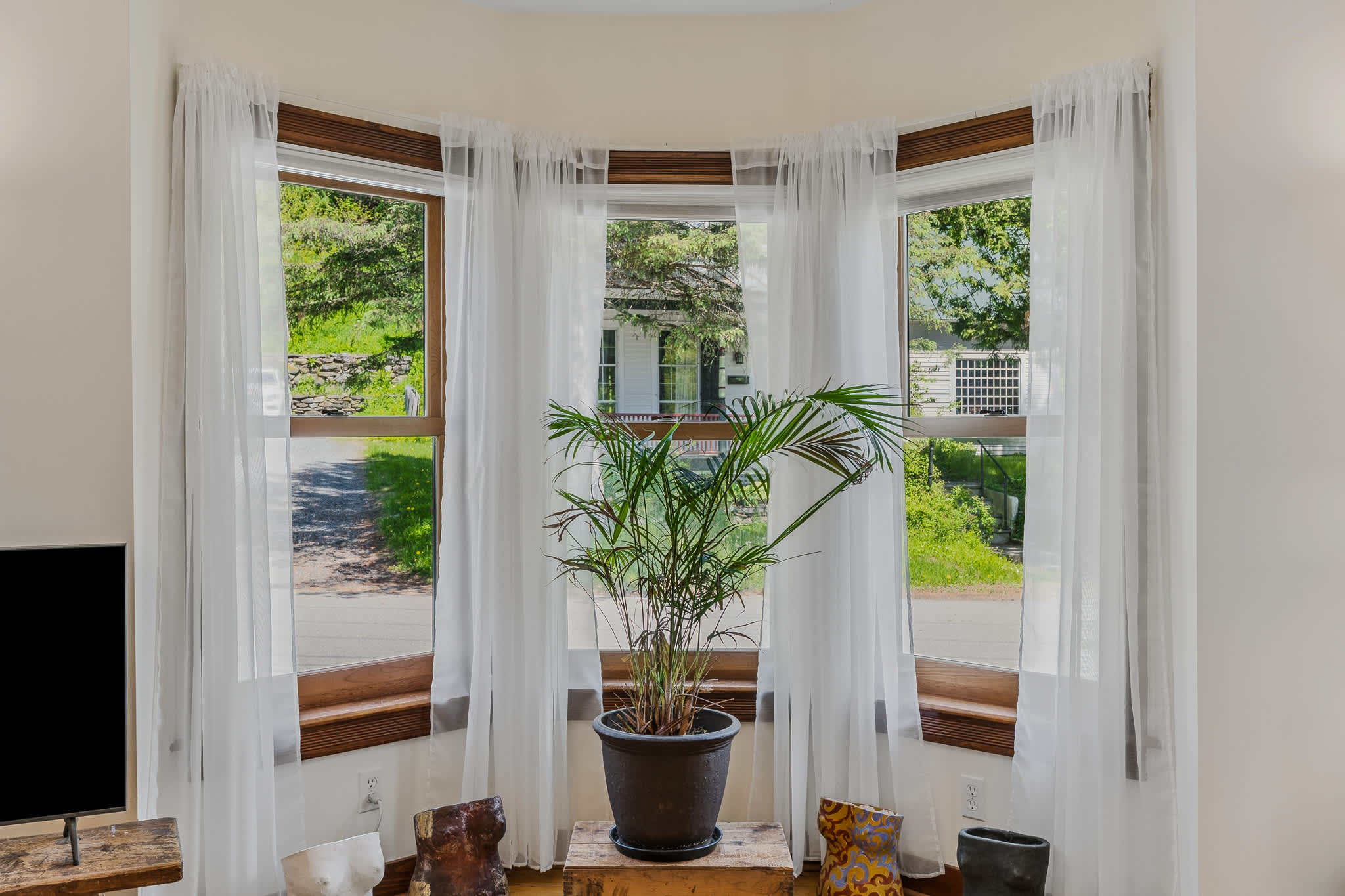 Beautiful Village of Woodstock home near the Inn