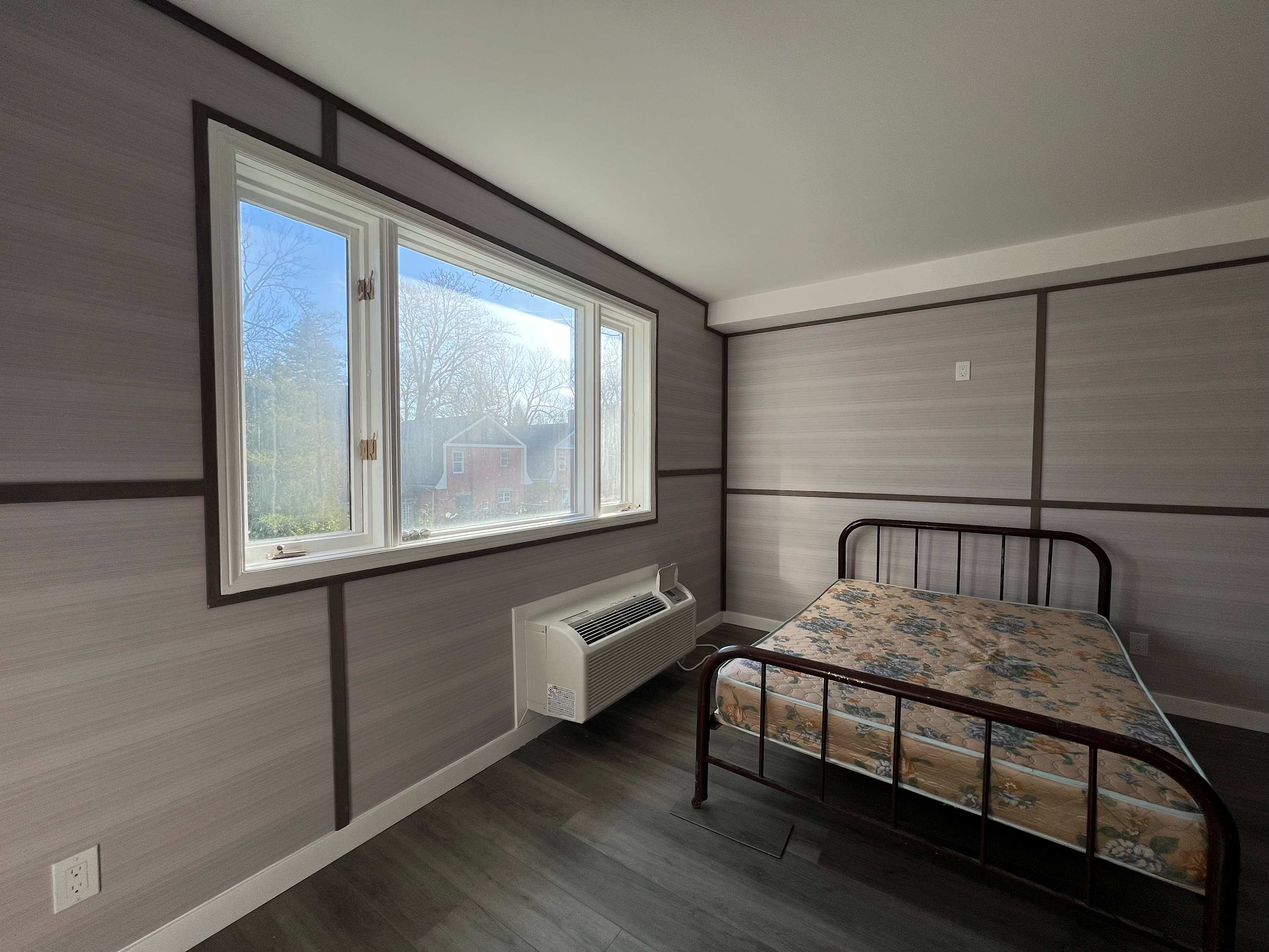 Stratford Huron St. Studio Apt #10, 2nd Fl.