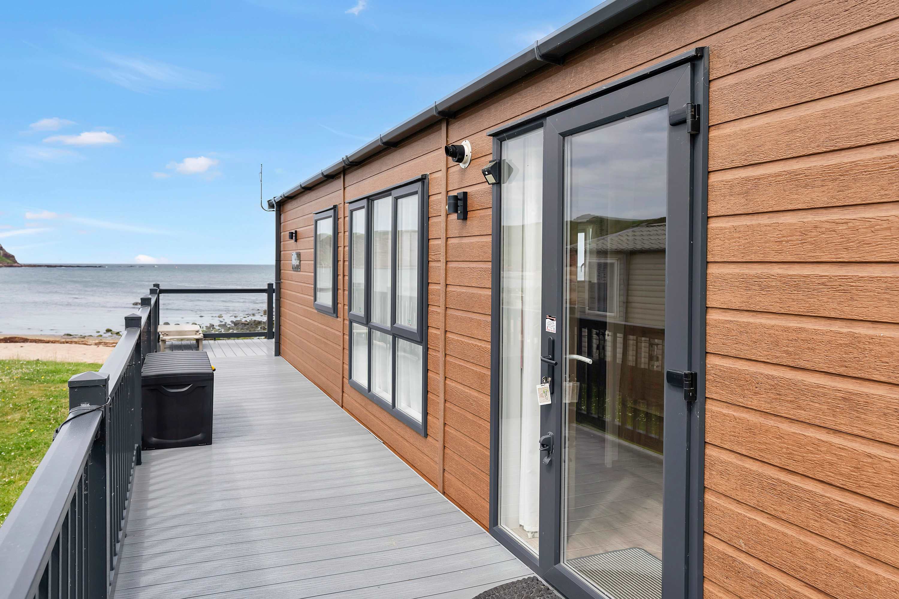 View Beachfront 2BR - Wi-Fi - Free Parking - Sleeps 6 in Southern Upland Way TD13 5YP Beachfront 2BR - Wi-Fi - Free Parking - Sleeps 6 in Southern Upland Way TD13 5YP - Property image 8 - VivreStays