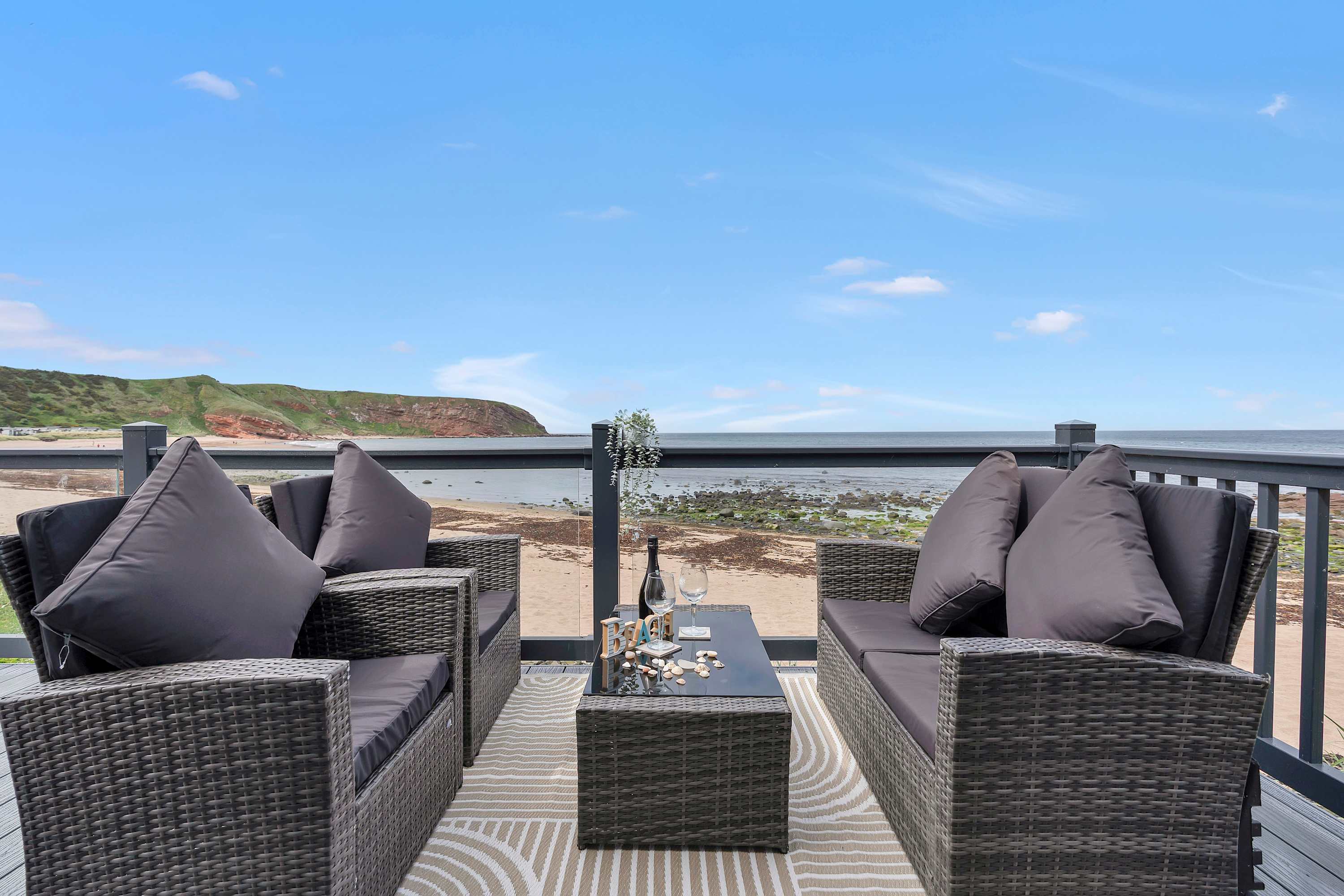 View Beachfront 2BR - Wi-Fi - Free Parking - Sleeps 6 Beachfront 2BR - Wi-Fi - Free Parking - Sleeps 6 serviced apartment - Cockburnspath - VivreStays