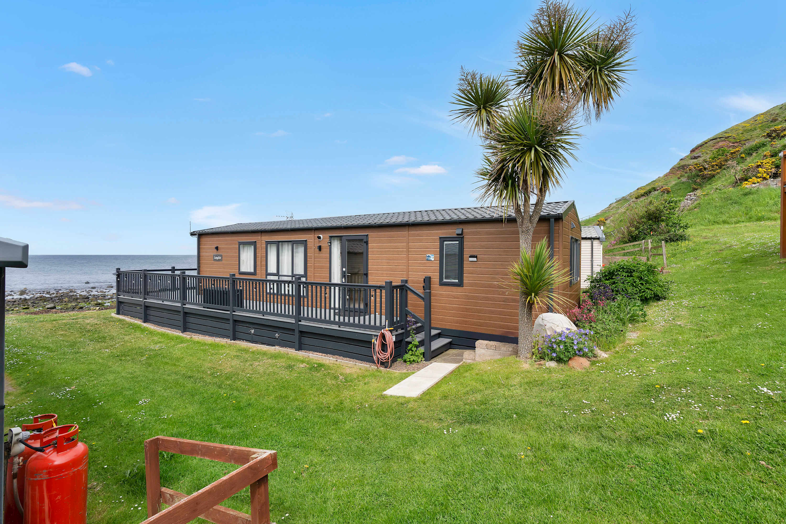 View Beachfront 2BR - Wi-Fi - Free Parking - Sleeps 6 in Southern Upland Way TD13 5YP Beachfront 2BR - Wi-Fi - Free Parking - Sleeps 6 in Southern Upland Way TD13 5YP - Property image 7 - VivreStays