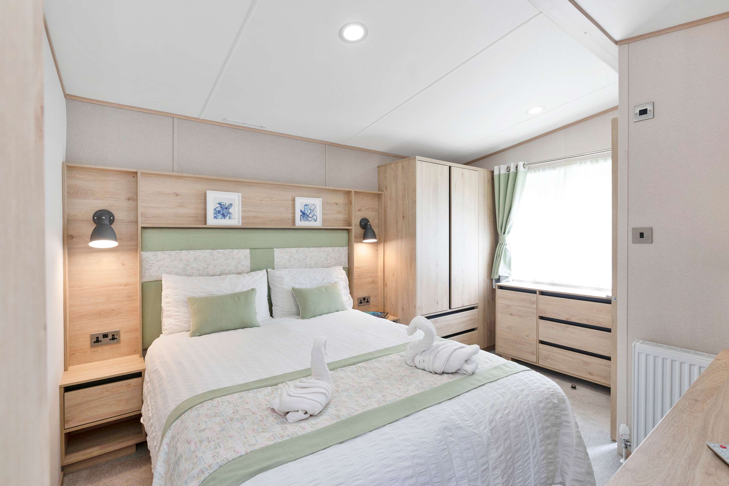 View Beachfront 2BR - Wi-Fi - Free Parking - Sleeps 6 in Southern Upland Way TD13 5YP Beachfront 2BR - Wi-Fi - Free Parking - Sleeps 6 in Southern Upland Way TD13 5YP - Property image 3 - VivreStays