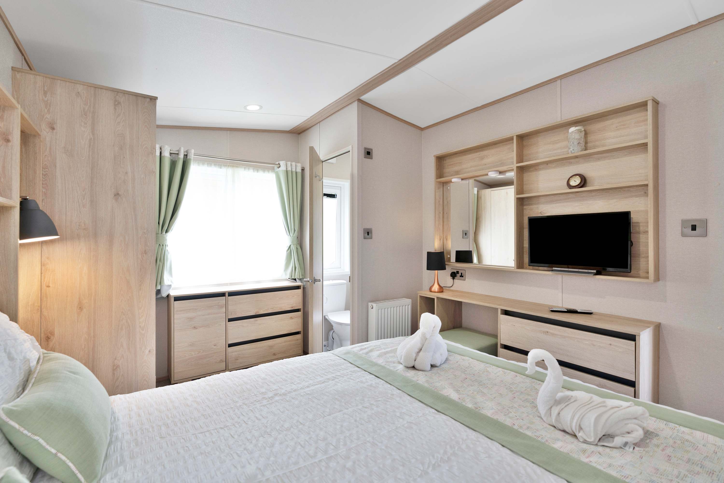 View Beachfront 2BR - Wi-Fi - Free Parking - Sleeps 6 in Southern Upland Way TD13 5YP Beachfront 2BR - Wi-Fi - Free Parking - Sleeps 6 in Southern Upland Way TD13 5YP - Property image 11 - VivreStays