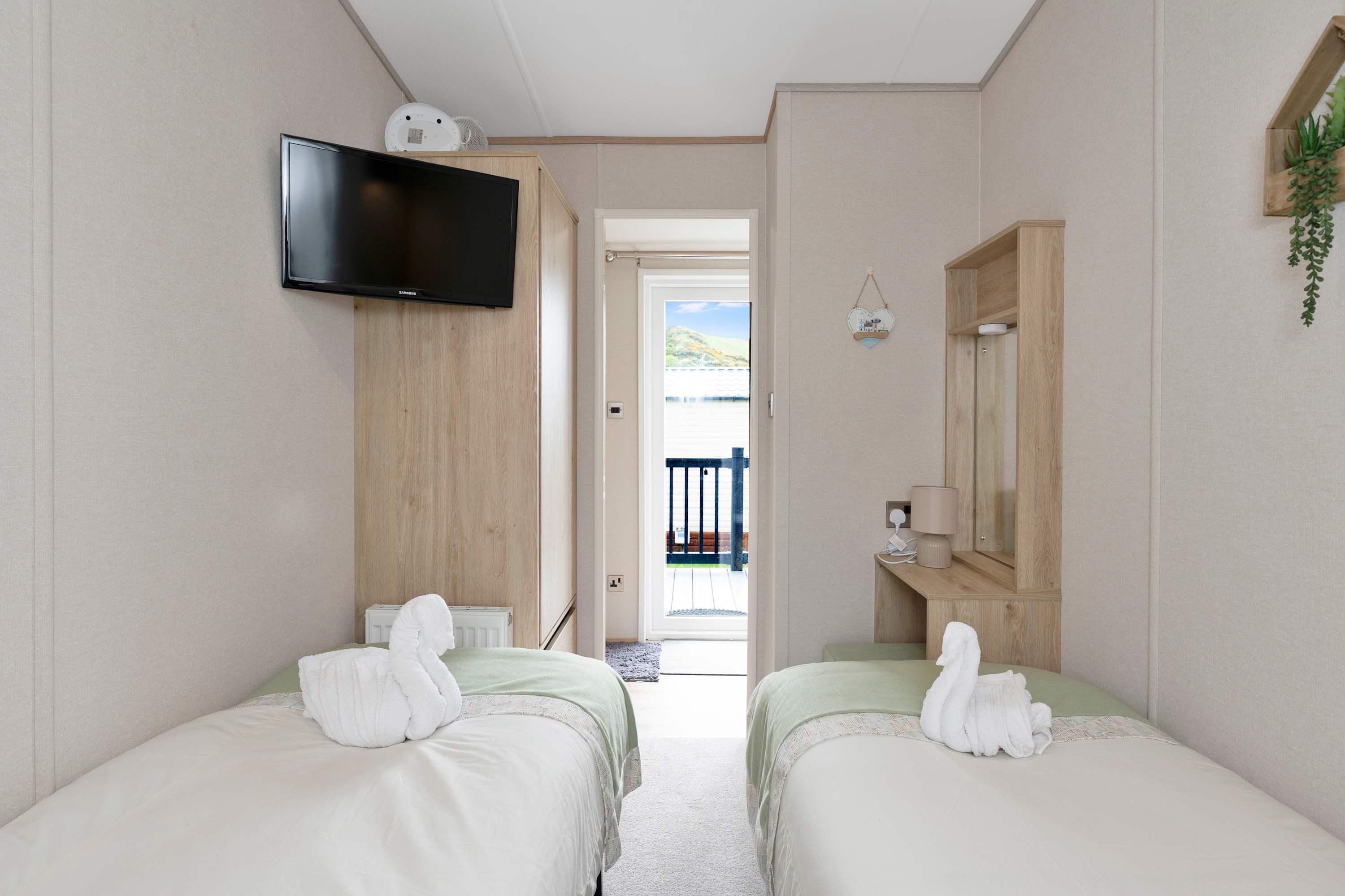 View Beachfront 2BR - Wi-Fi - Free Parking - Sleeps 6 in Southern Upland Way TD13 5YP Beachfront 2BR - Wi-Fi - Free Parking - Sleeps 6 in Southern Upland Way TD13 5YP - Property image 13 - VivreStays