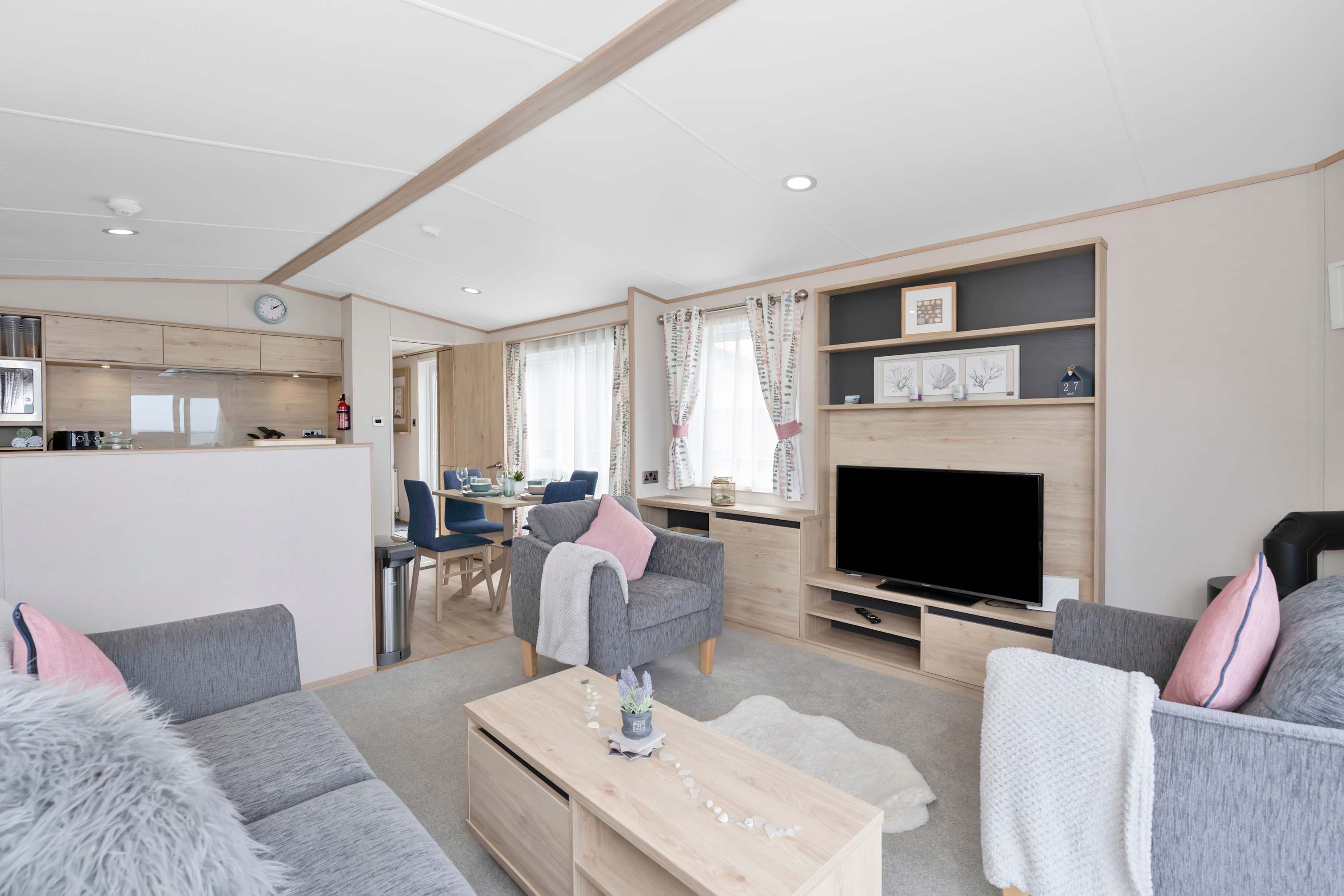 View Beachfront 2BR - Wi-Fi - Free Parking - Sleeps 6 in Southern Upland Way TD13 5YP Beachfront 2BR - Wi-Fi - Free Parking - Sleeps 6 in Southern Upland Way TD13 5YP - Property image 4 - VivreStays