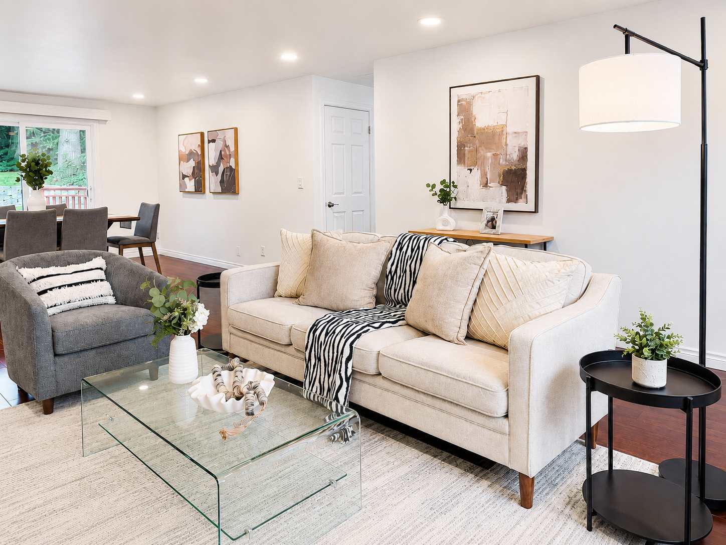 Bellevue Pet friendly Home, Fenced Yard