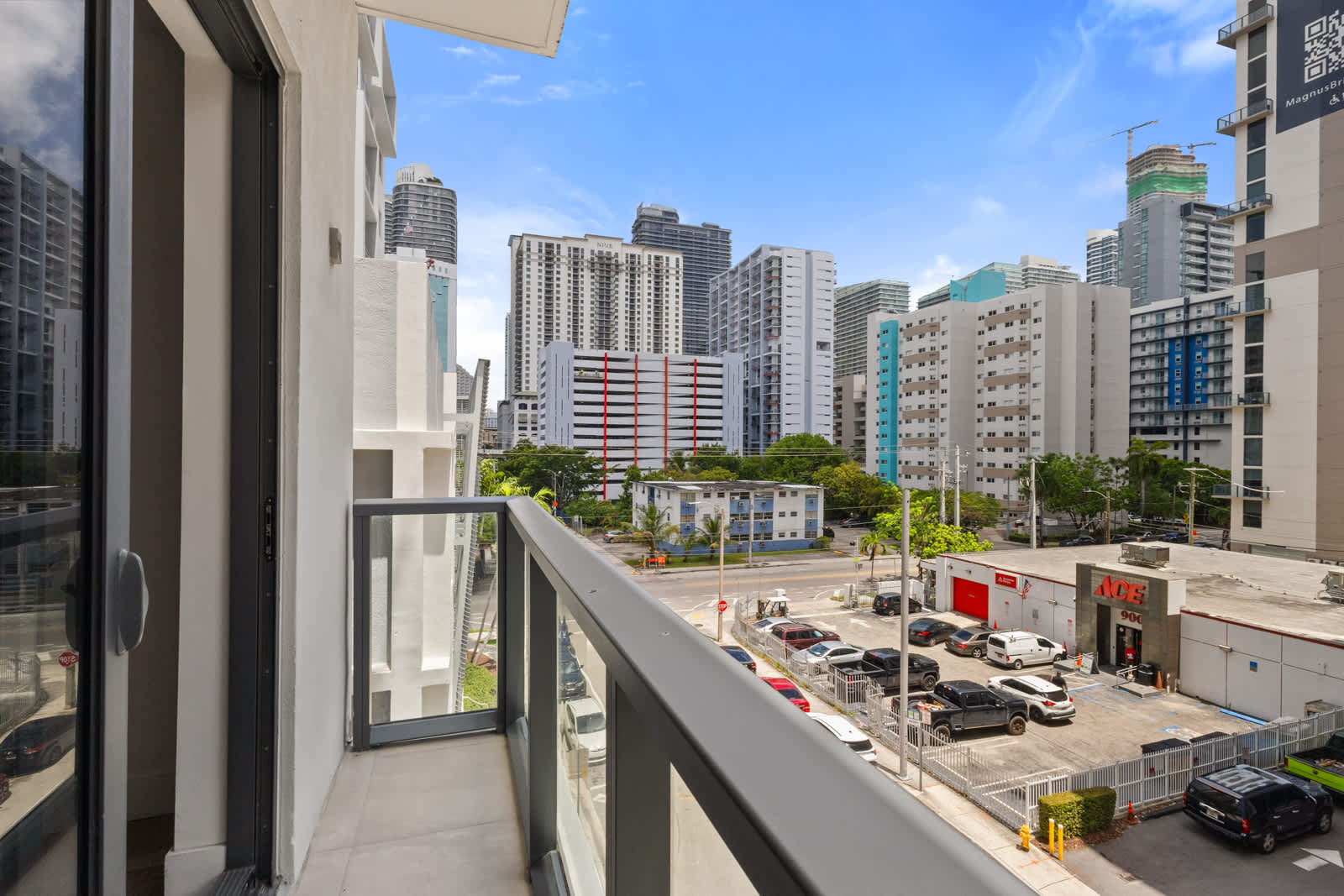Brickell Studio Escape - Pool & Gym Access