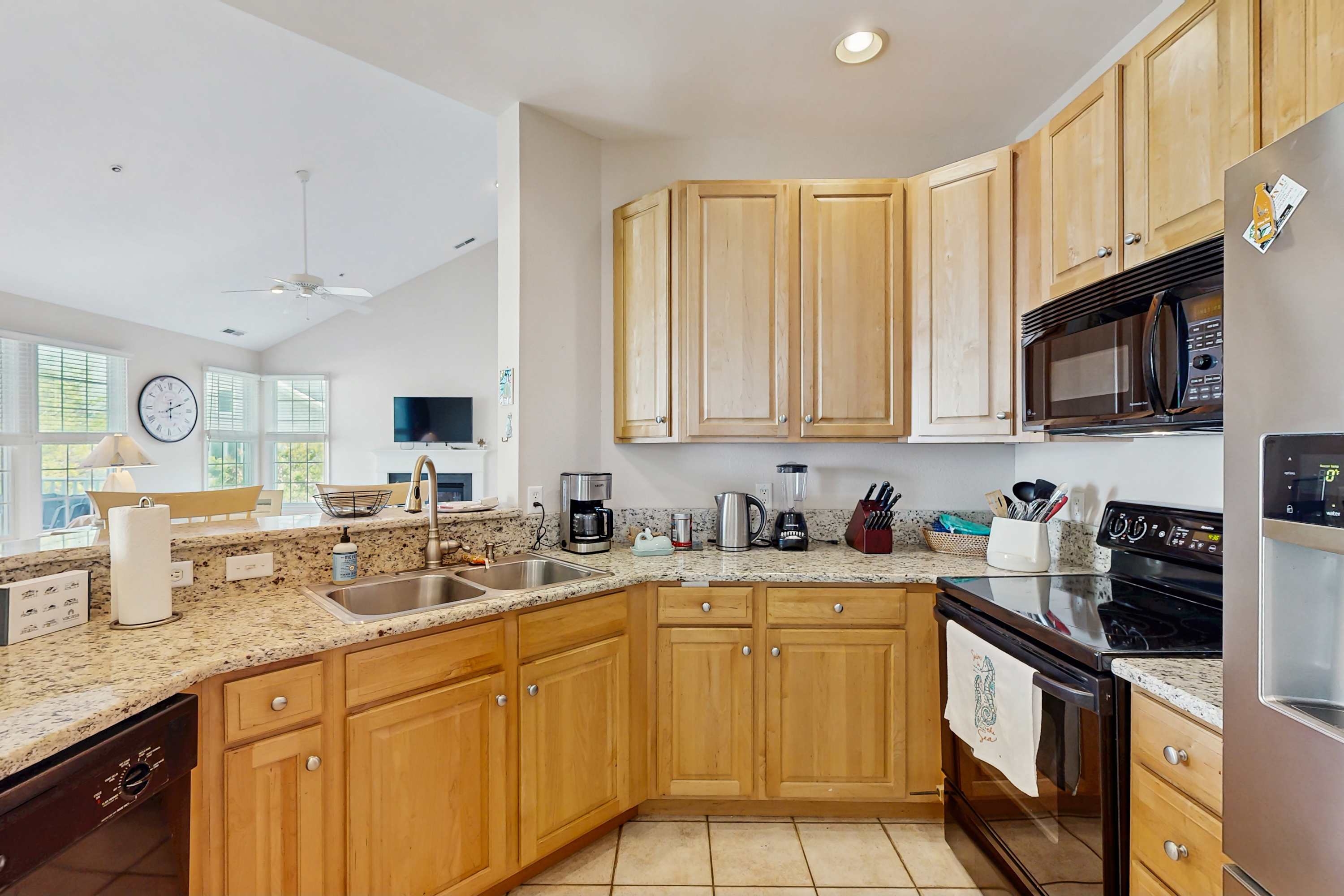 Bear Trap Dunes condo with pools hot tub WiFi fitness center golf on site