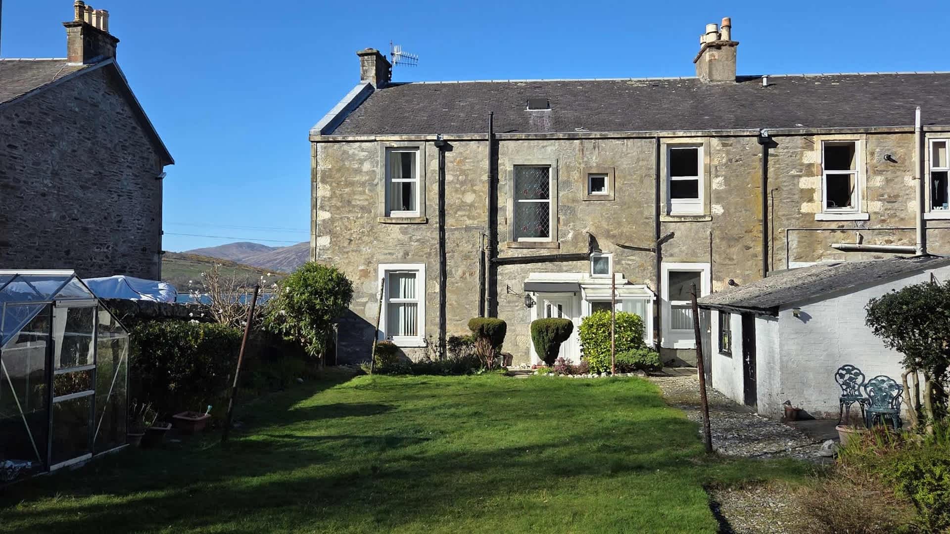 Scenic Waterfront Apartment with Stunning Loch Views in Shore Road 35 PA20 0LQ - Property image 8 - VivreStays