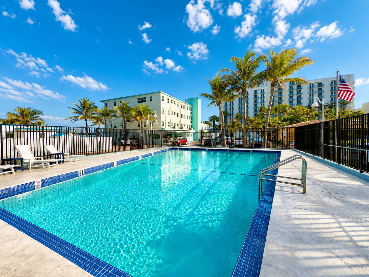 Sand Vibes Studio Steps to Beach• Pool & Parking
