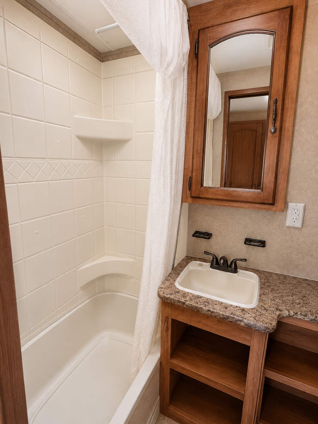 #10RV Marmora 2-bdr cottage