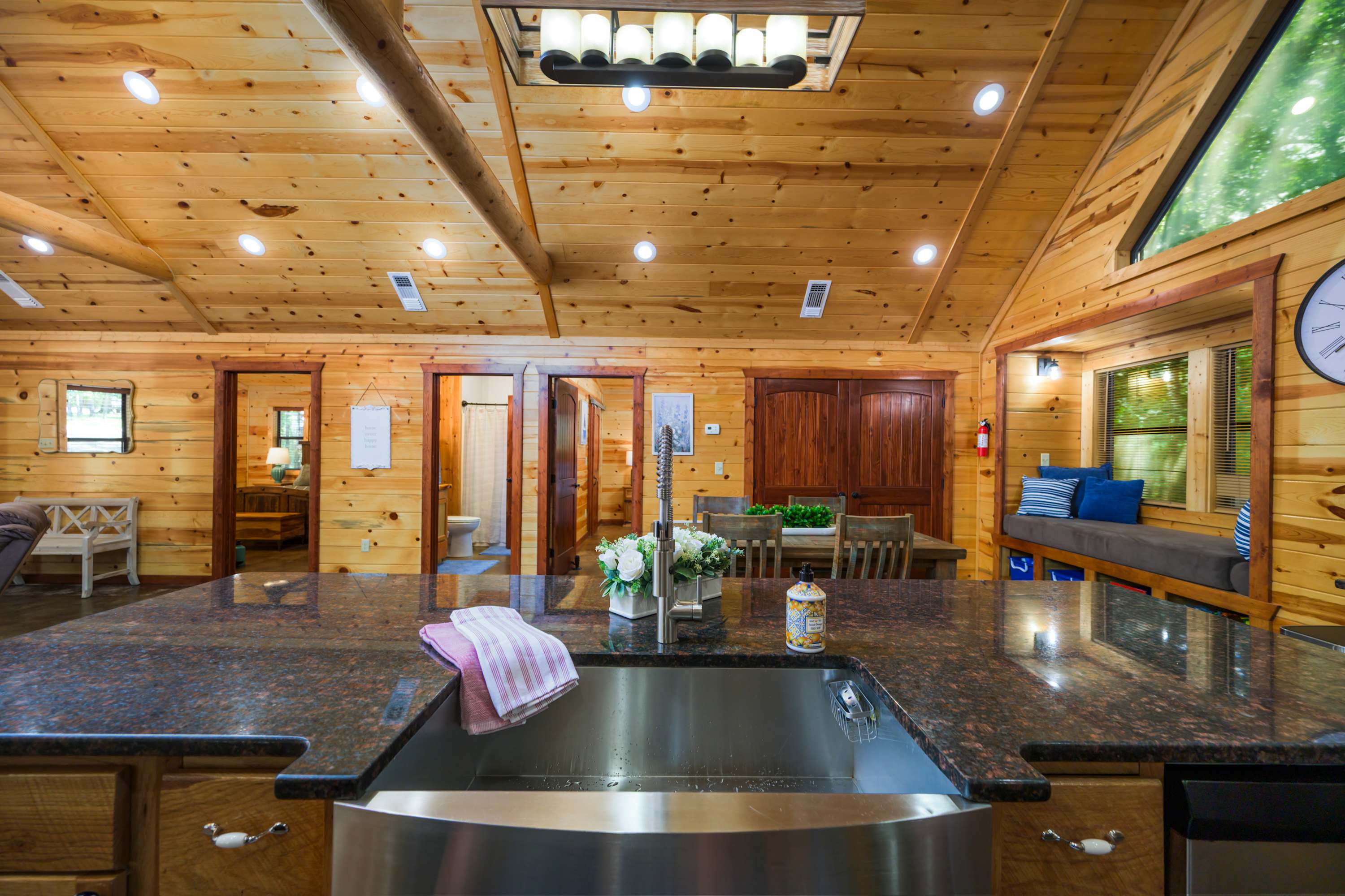 New! Walk to Safari Park! Hot Tub-Playset-Firepit!
