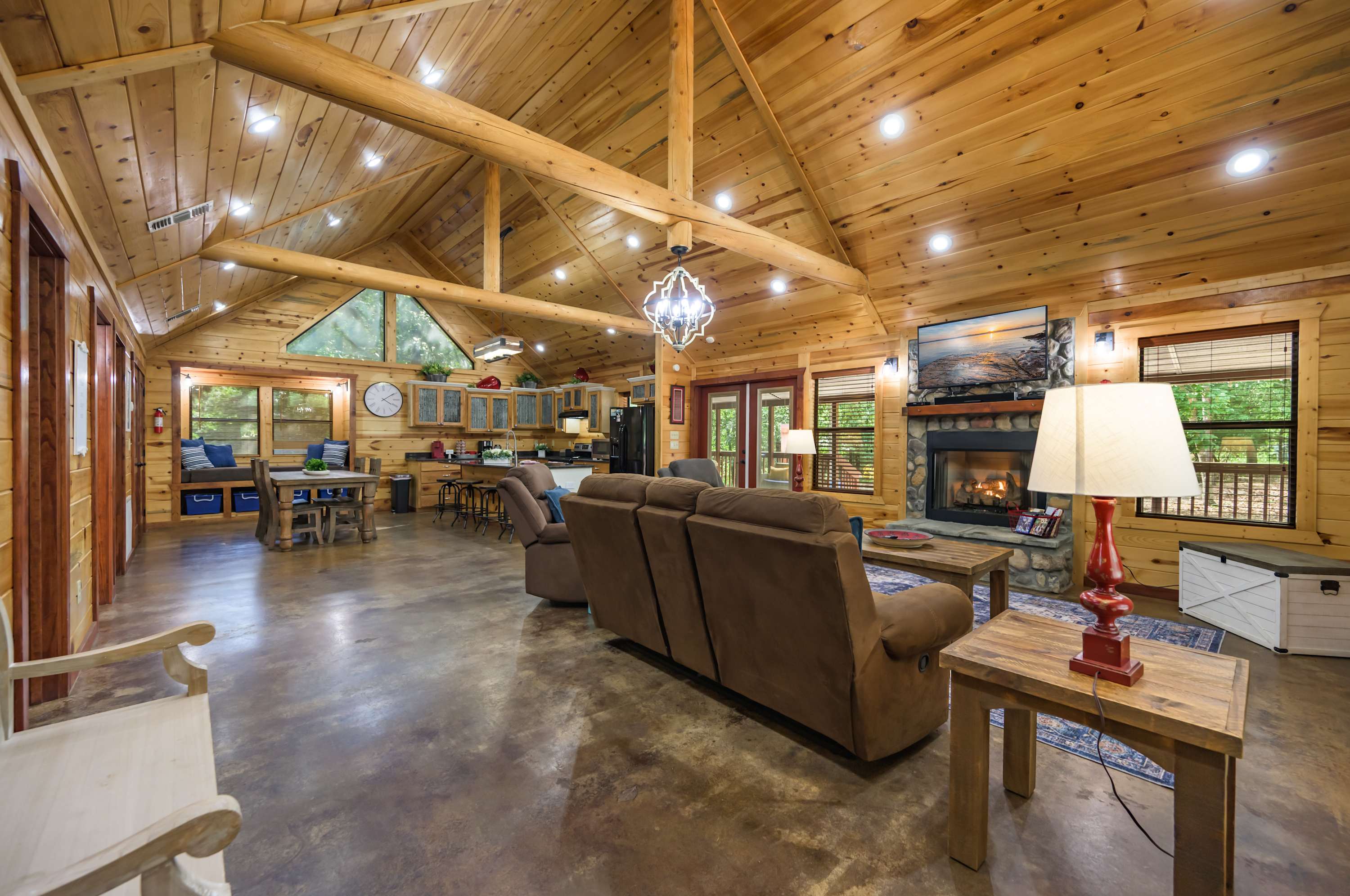 New! Walk to Safari Park! Hot Tub-Playset-Firepit!