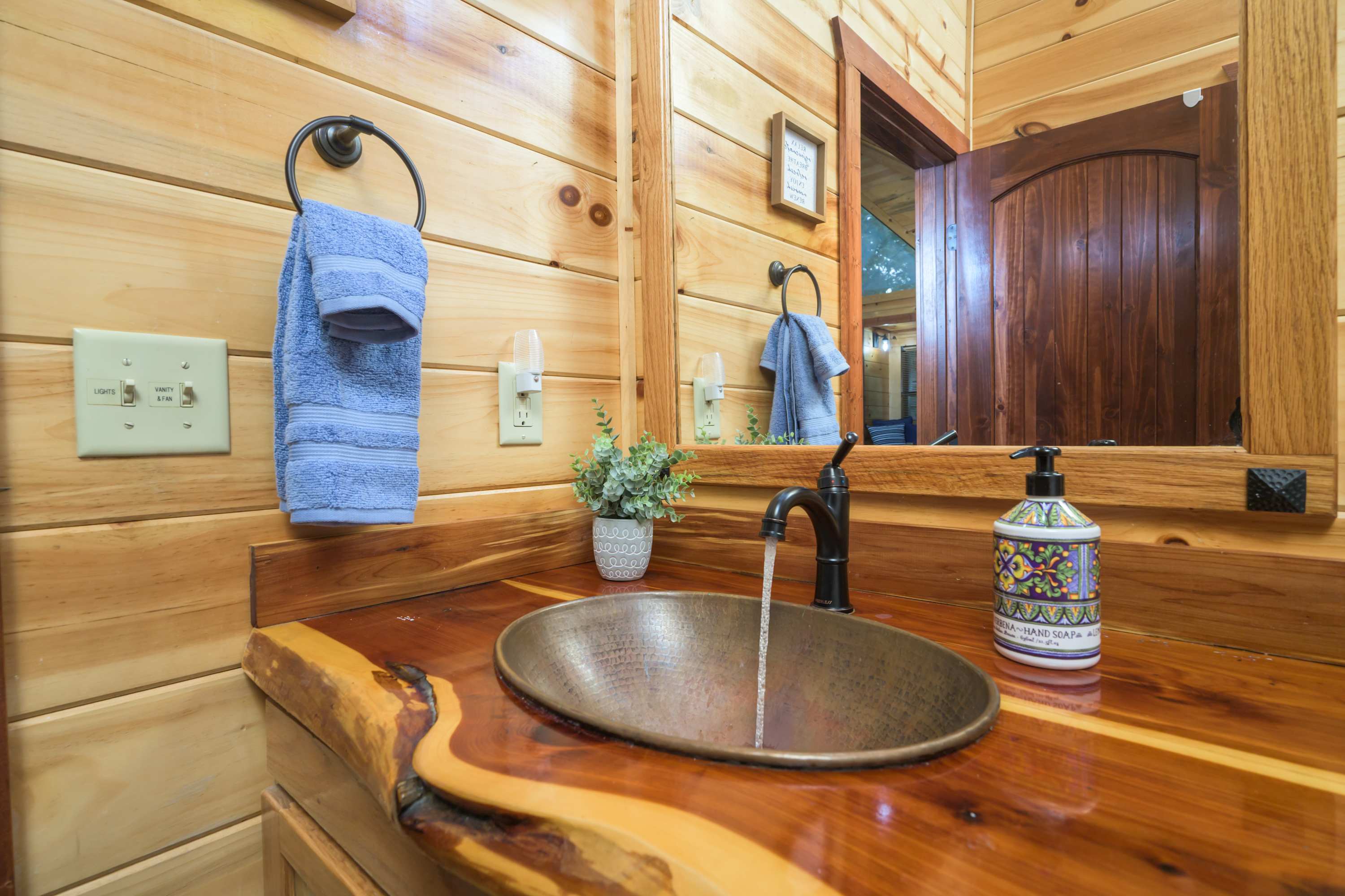 New! Walk to Safari Park! Hot Tub-Playset-Firepit!