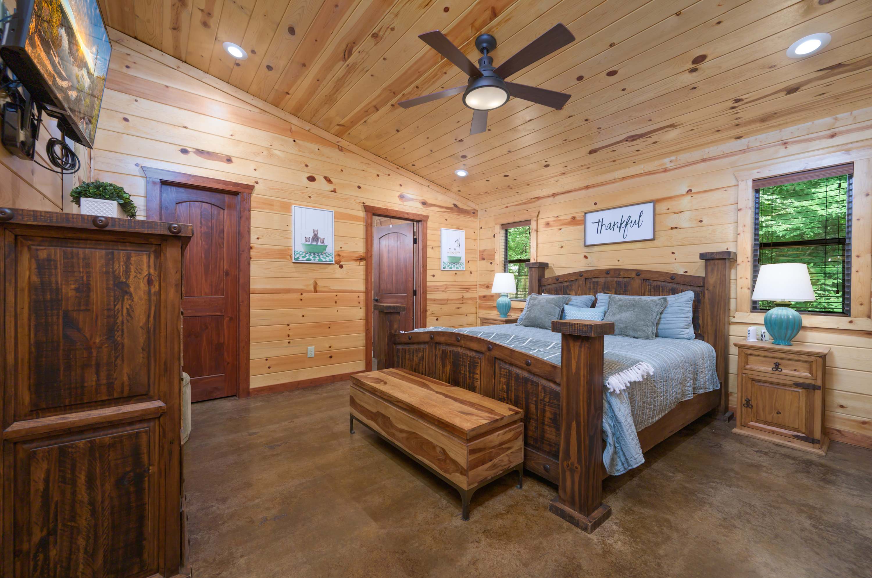 New! Walk to Safari Park! Hot Tub-Playset-Firepit!