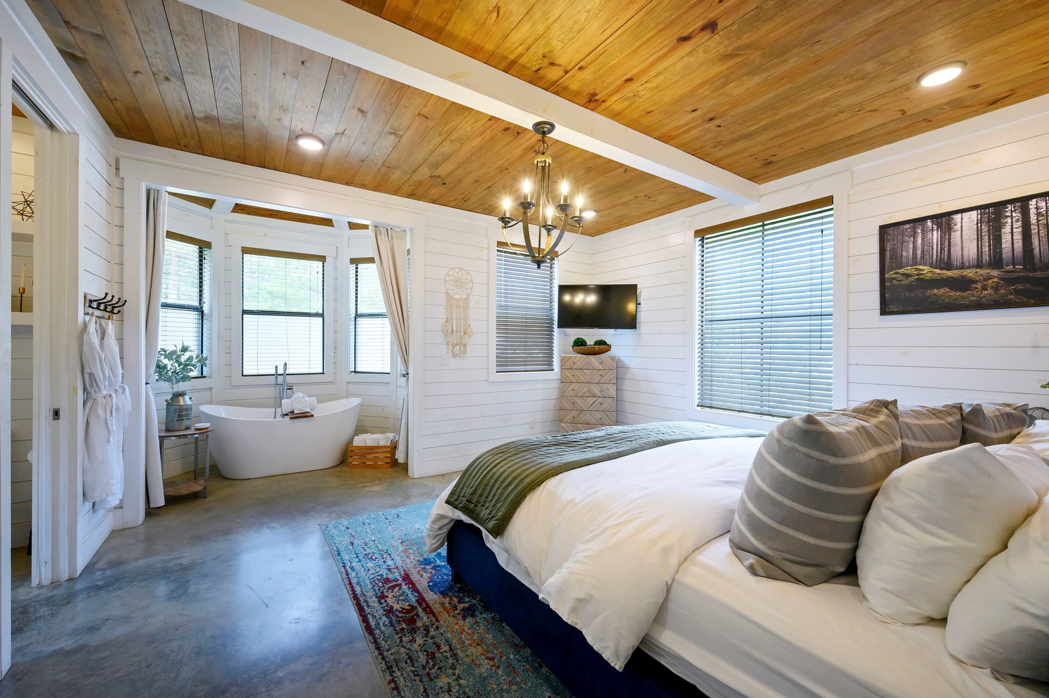 Sugarberry Farm | Farmhouse | hot tub | extra beds | Photo 3