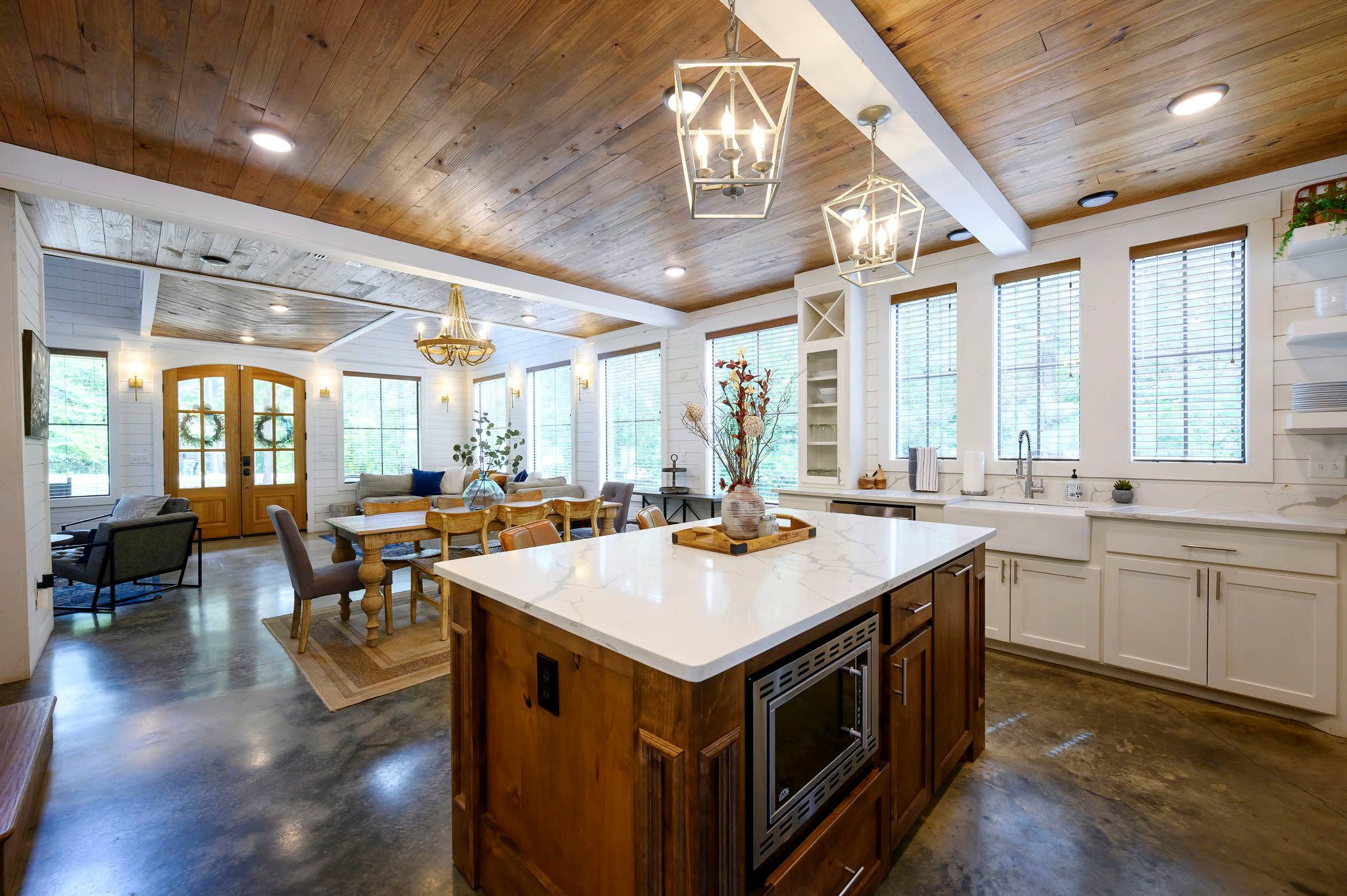 Sugarberry Farm | Farmhouse | hot tub | extra beds | Photo 2