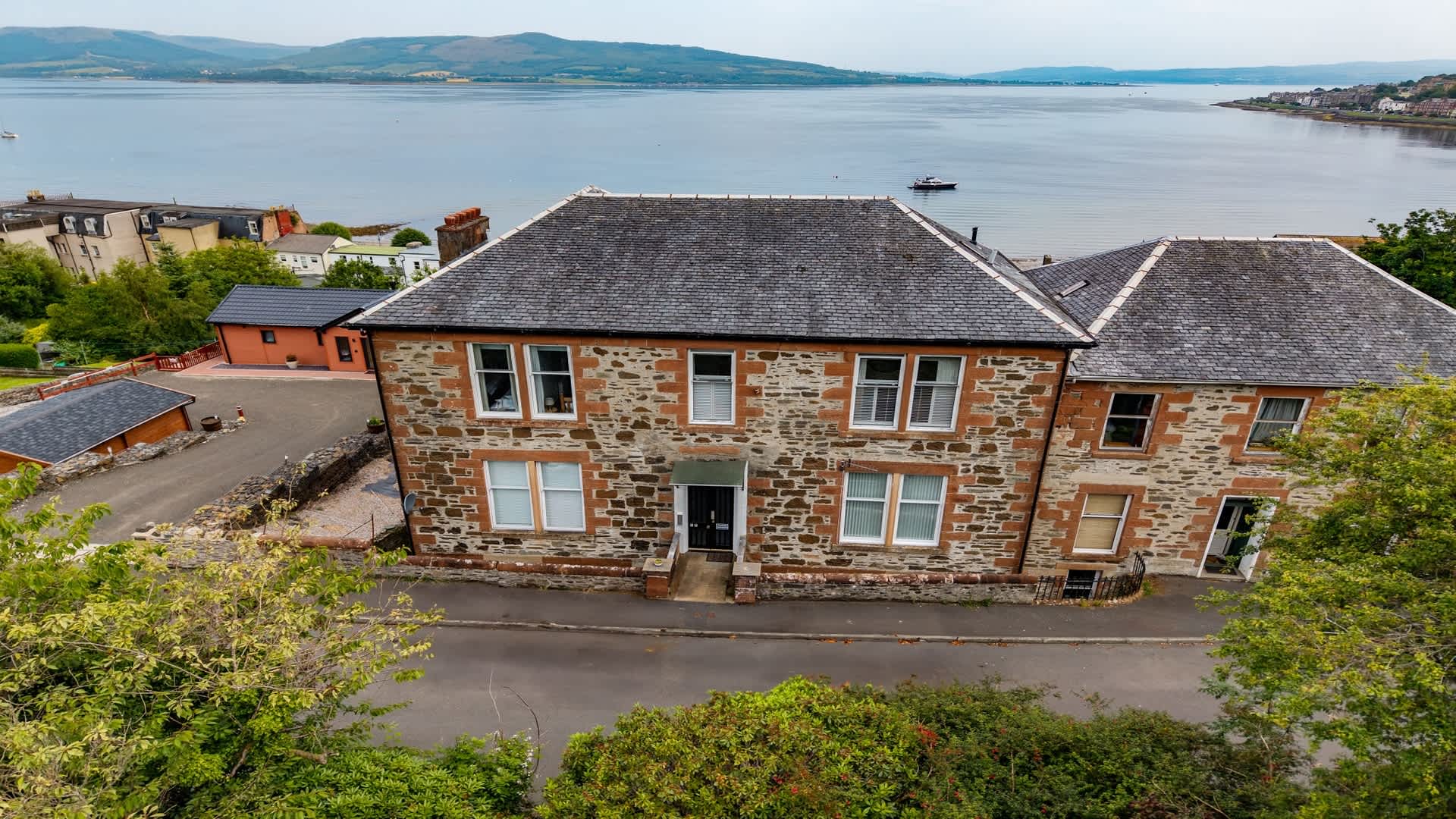 View Panoramic Sea View Apartment in Rothesay Bay in First Floor Right, Academy Apartments, Academy Road PA20 0BG Panoramic Sea View Apartment in Rothesay Bay in First Floor Right, Academy Apartments, Academy Road PA20 0BG - Property image 2 - VivreStays