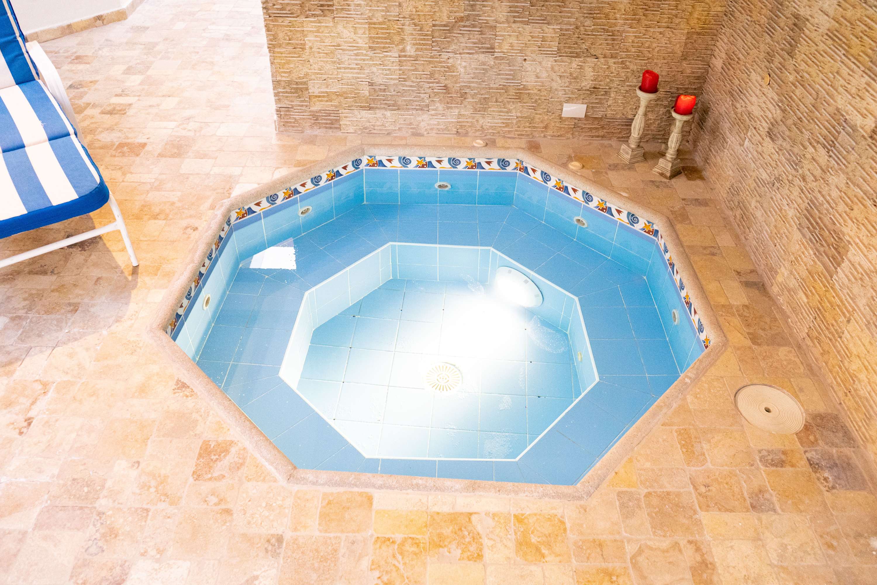 6BR/6BA Luxury Guayllabamba | BBQ Jacuzzi Pool