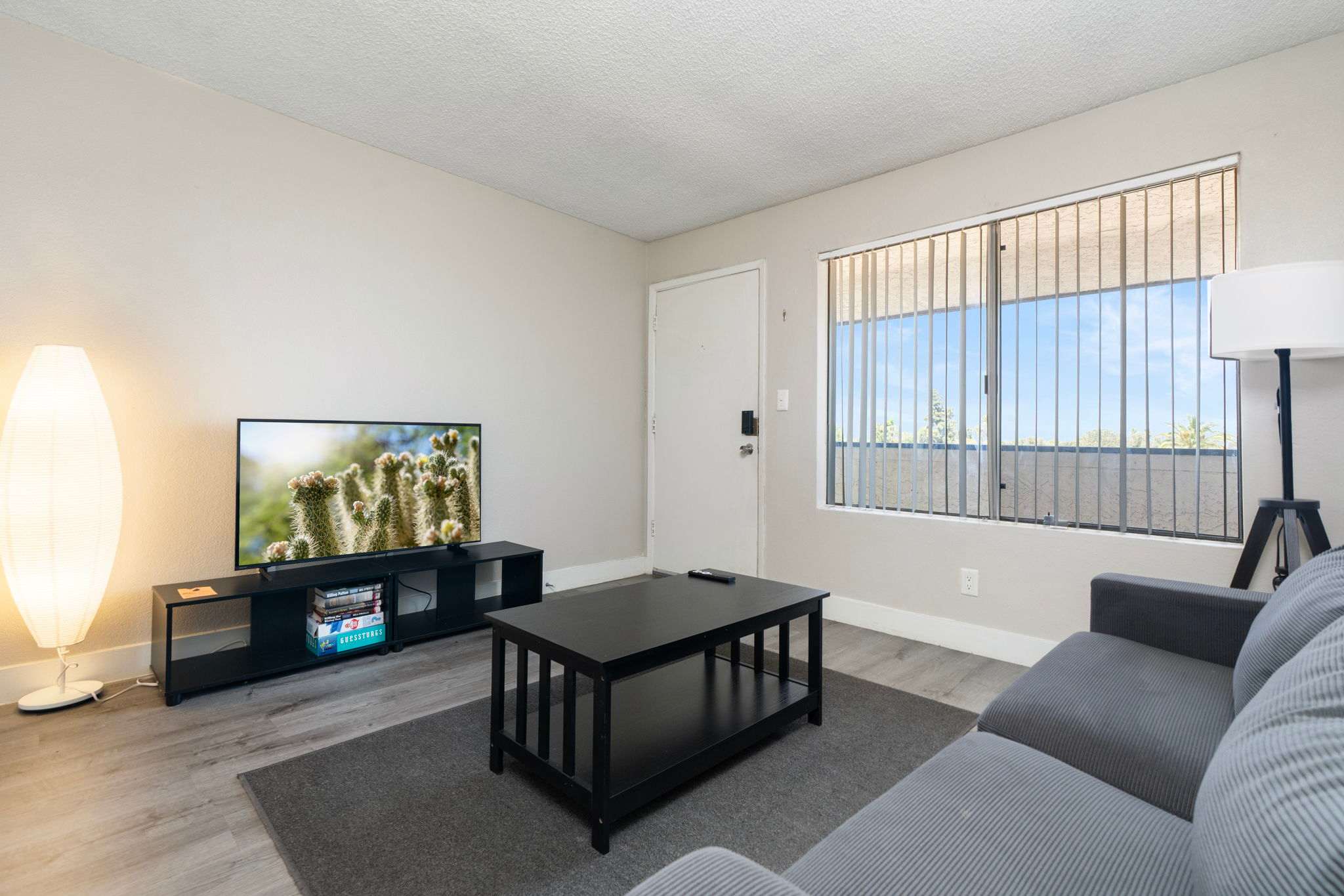 2BR Modern Baseline Stay, Sleeps 4, Near Downtown 2