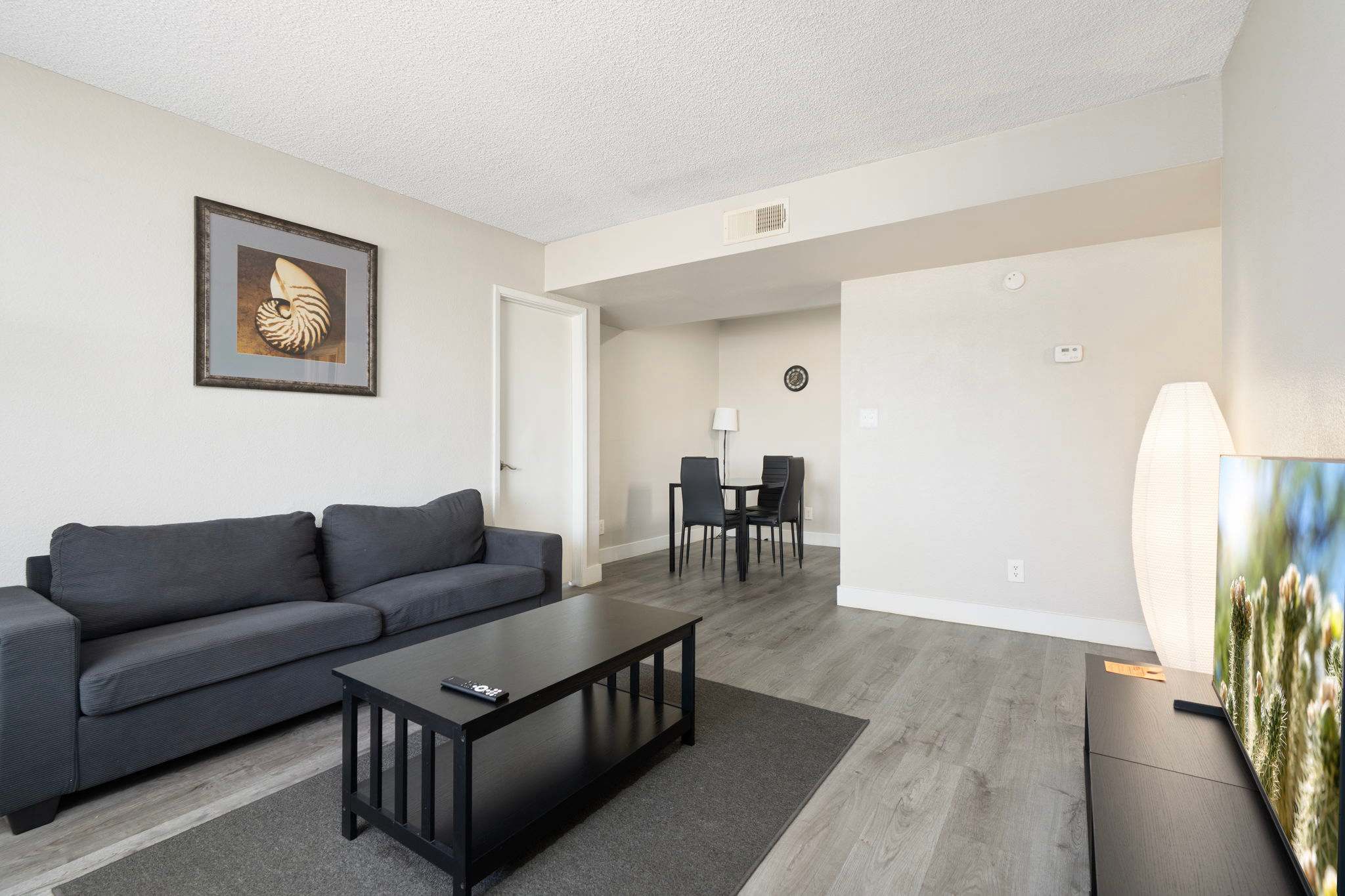 2BR Modern Baseline Stay, Sleeps 4, Near Downtown 6