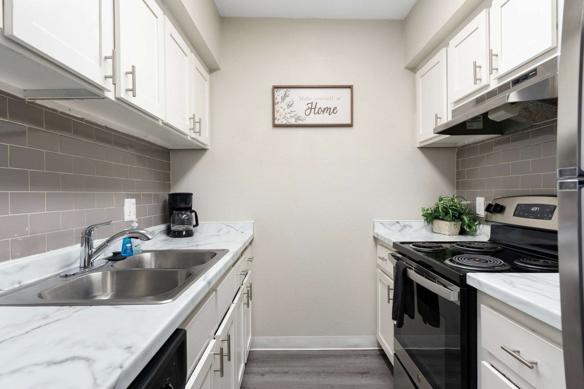2BR Modern Baseline Stay, Sleeps 4, Near Downtown 3