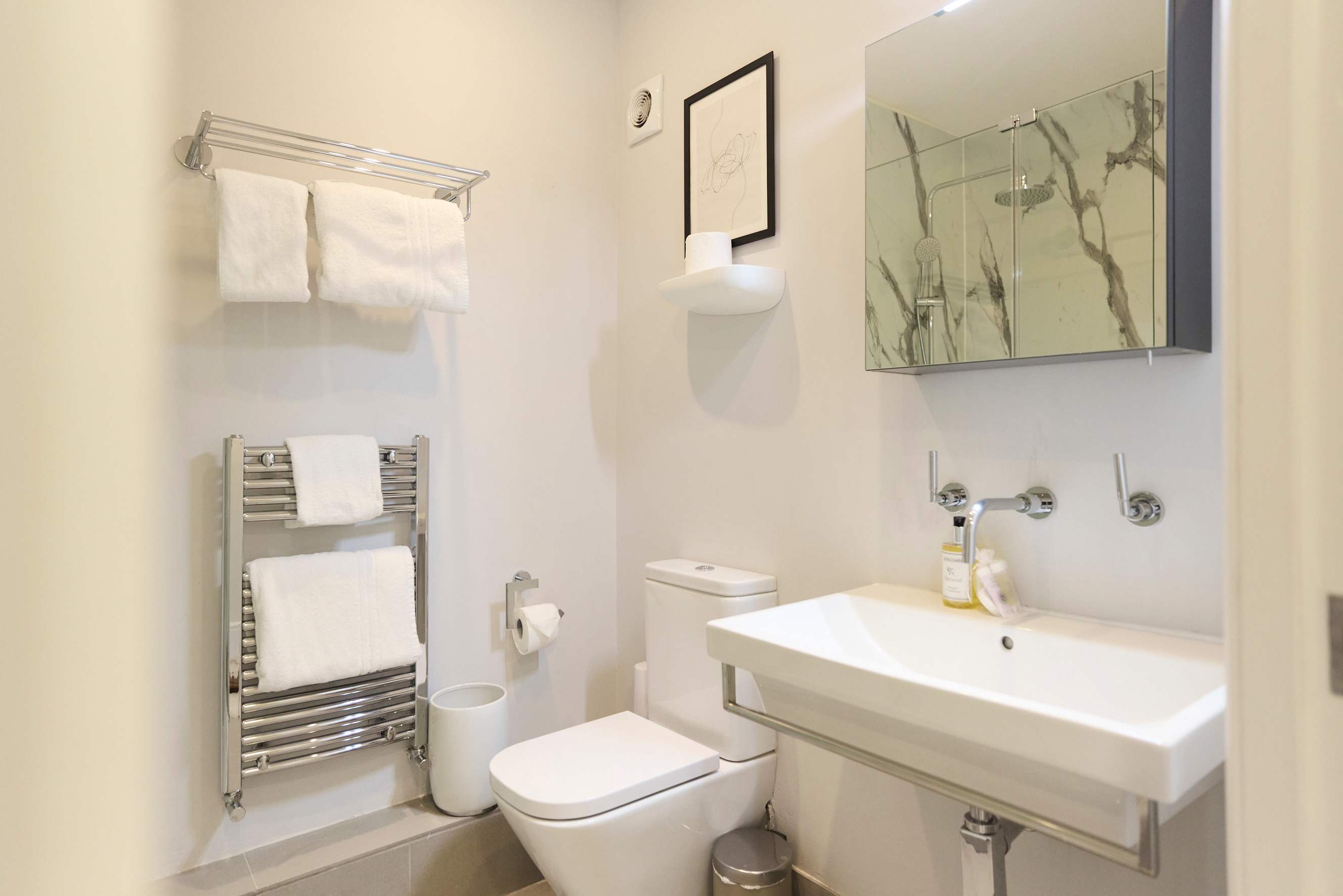 Olive Velvet & Marble - South Kensington in Queensberry Place 18 SW7 2EB - Property image 17 - VivreStays
