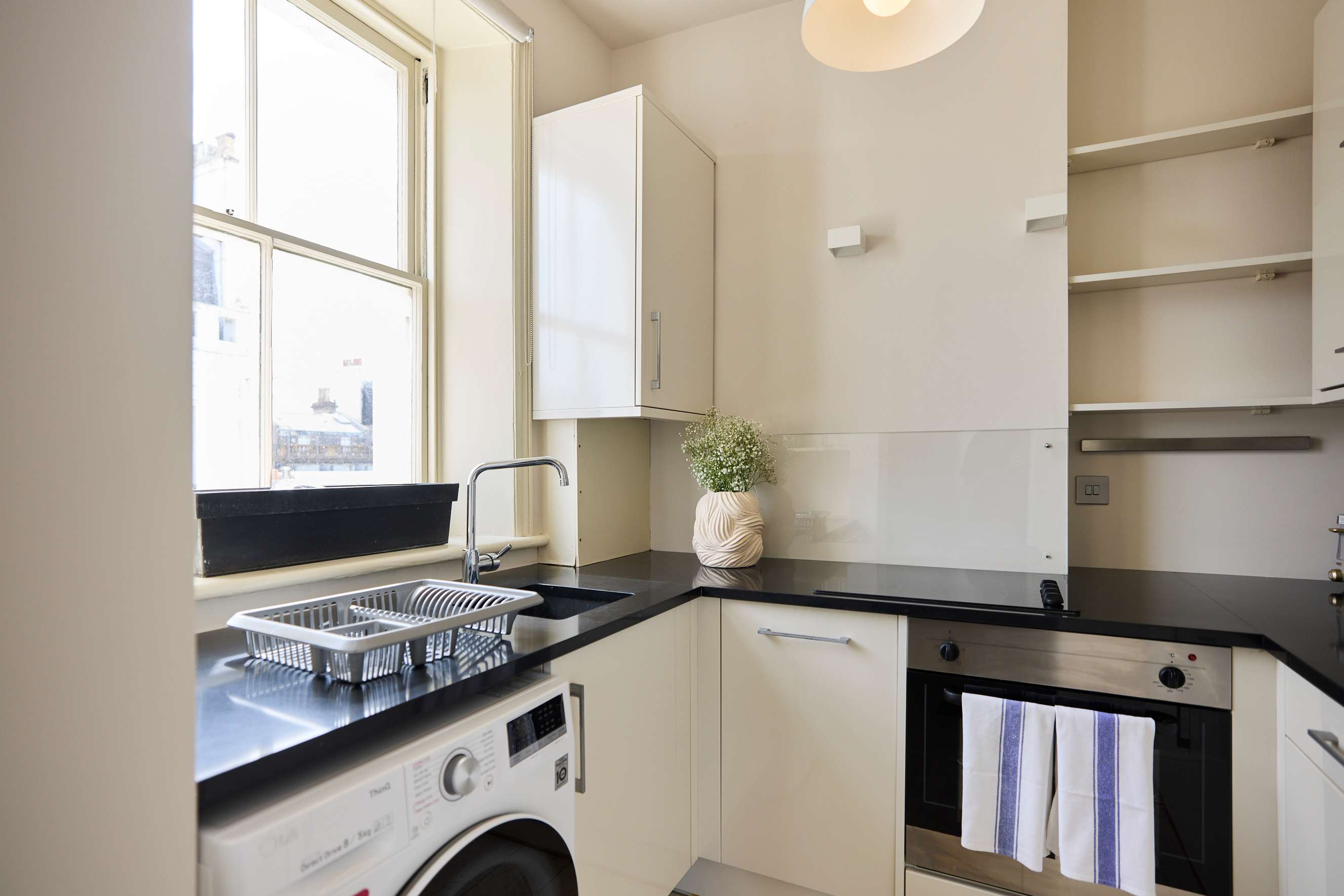 Olive Velvet & Marble - South Kensington in Queensberry Place 18 SW7 2EB - Property image 8 - VivreStays